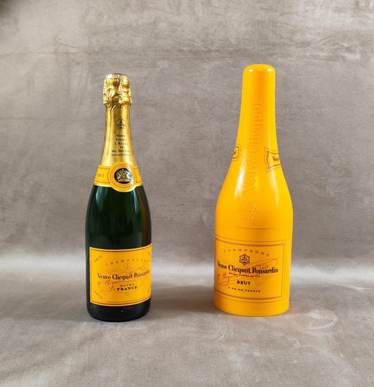 Etui coffret pour bouteille de champagne Veuve Clicquot en plastique orange Made in France Vintage 1990