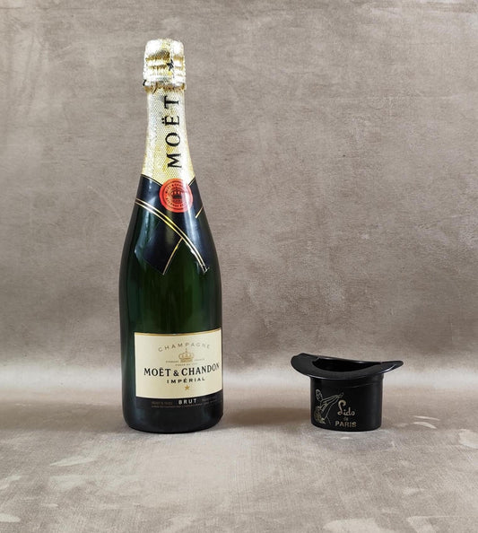 Cendrier publicitaire Champagne Moët & Chandon en plastique forme de chapeau pour le Lido Paris Made in France Vintage 1980