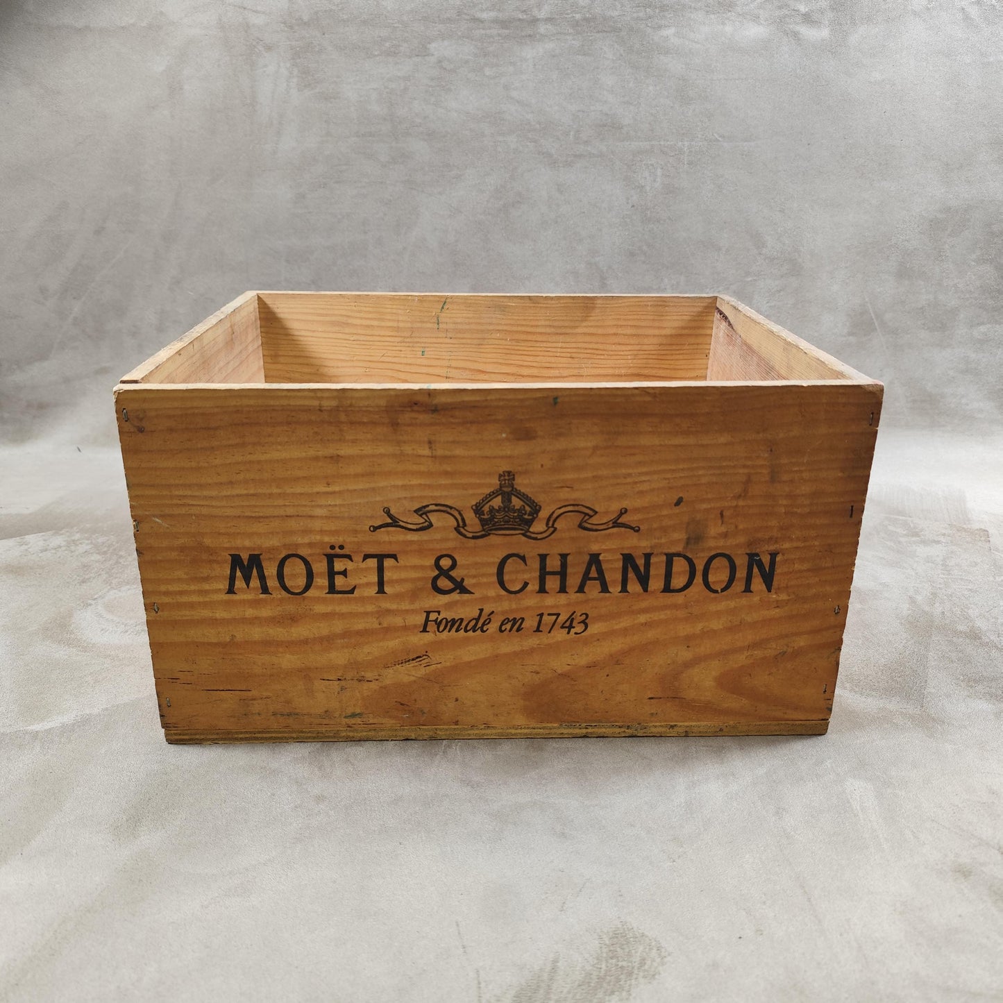 Caisse en bois pour bouteilles de champagne Moet & Chandon Made in France Vintage 1970