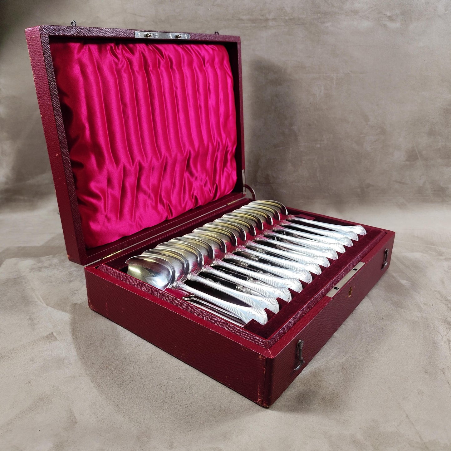 VERY RARE Magnifique ménagère Christofle Art Nouveau en métal argenté pour 12 personnes 36 pièces en écrin de cuir XIXe siècle