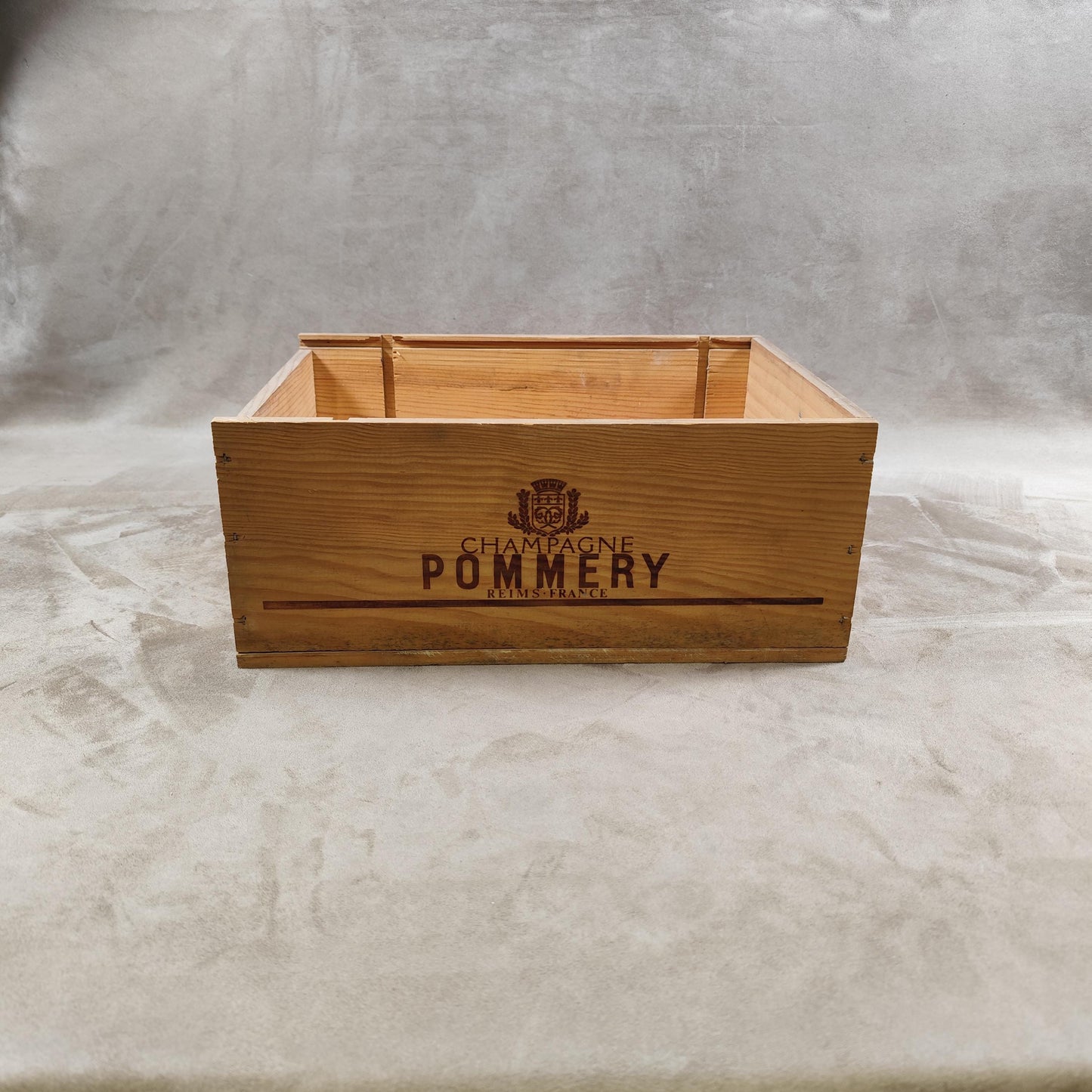 Caisse en bois pour bouteilles de Champagne Pommery Made in France Vintage 1980
