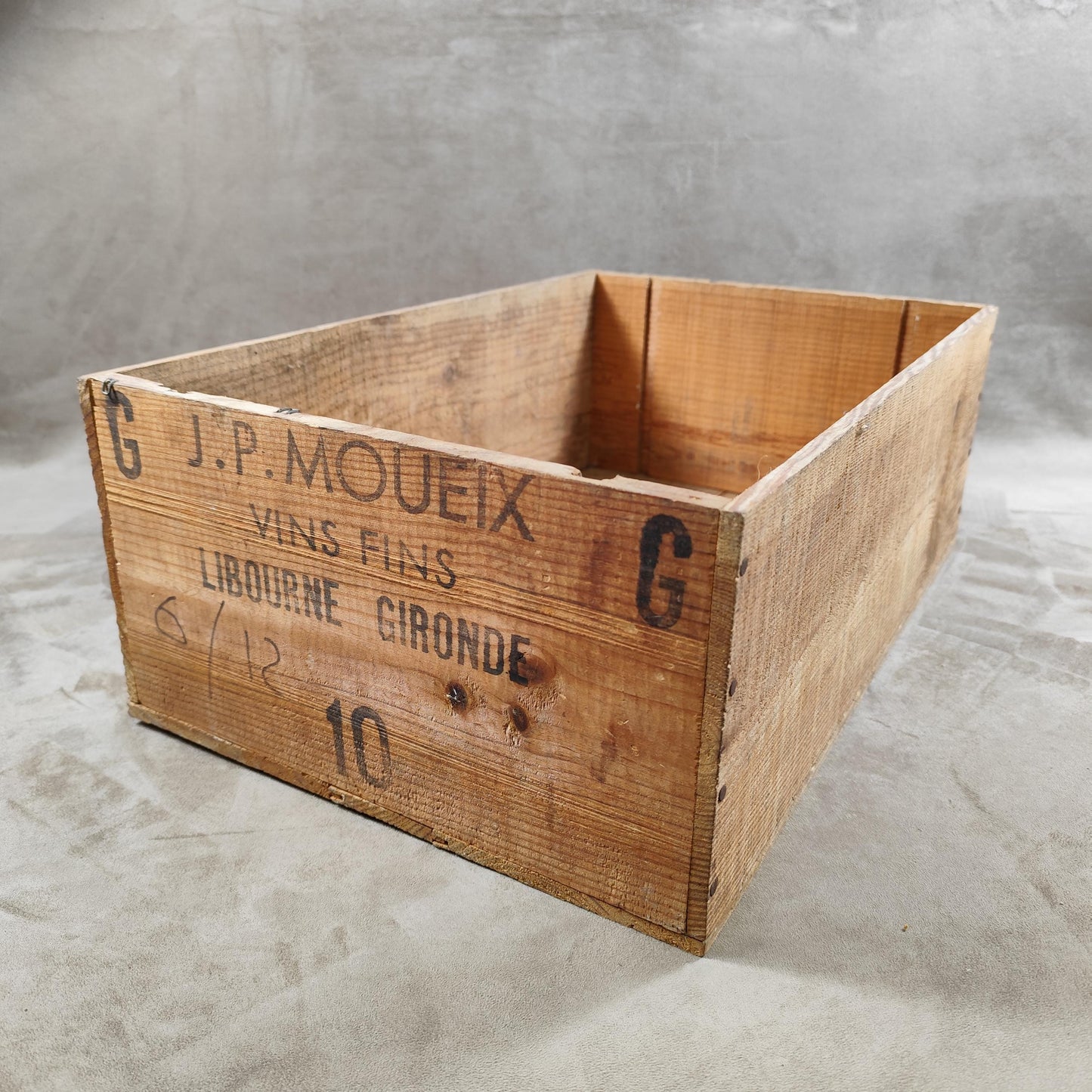 Caisse en bois pour bouteille de vin Chateau Magdelaine Saint Emilion Made in France Vintage 1980