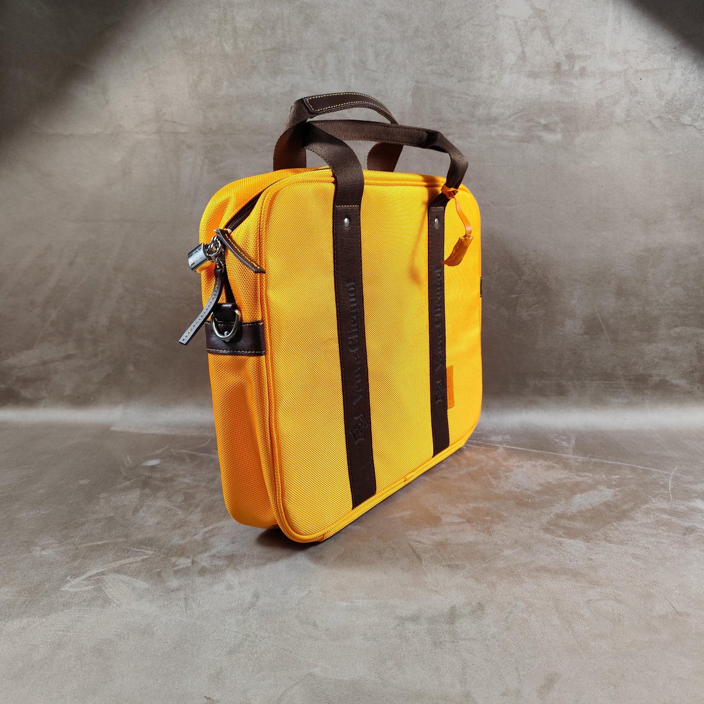 Sac Champagne Veuve Clicquot pour ordinateur portable Made in France Vintage 2000