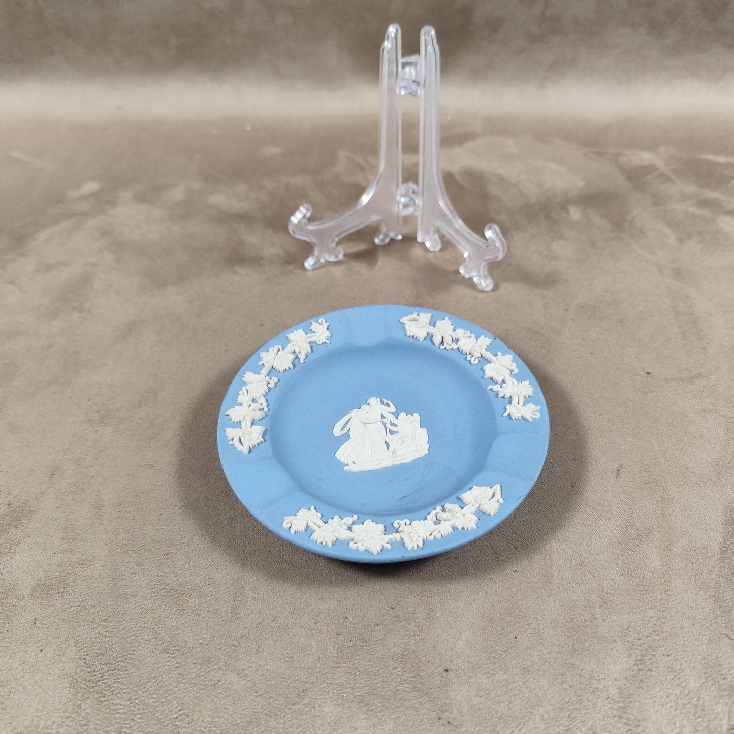 Cendrier Wedgwood Jaspeware en biscuit bleu et blanc Made in England Vintage 1970