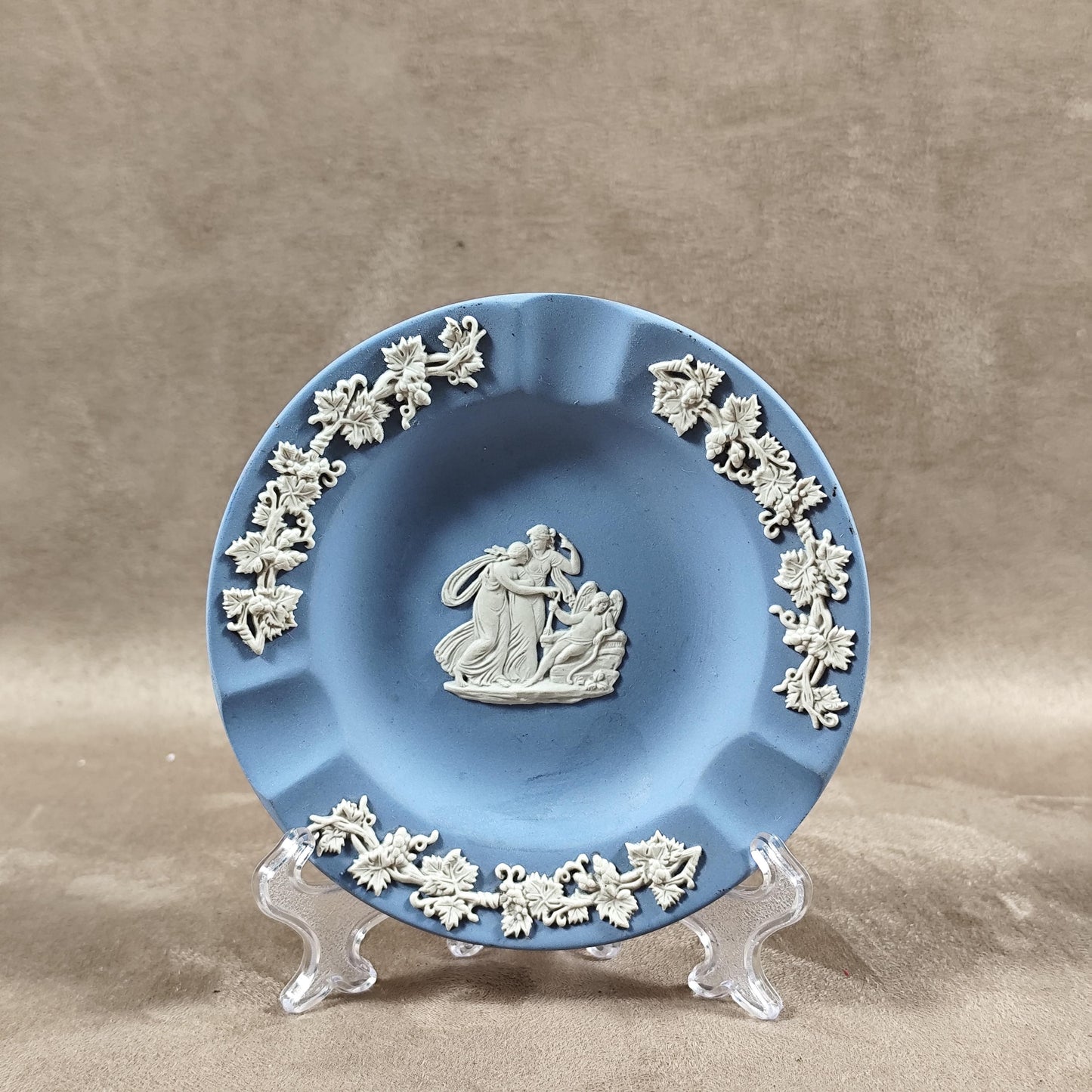 Cendrier Wedgwood Jaspeware en biscuit bleu et blanc Made in England Vintage 1970