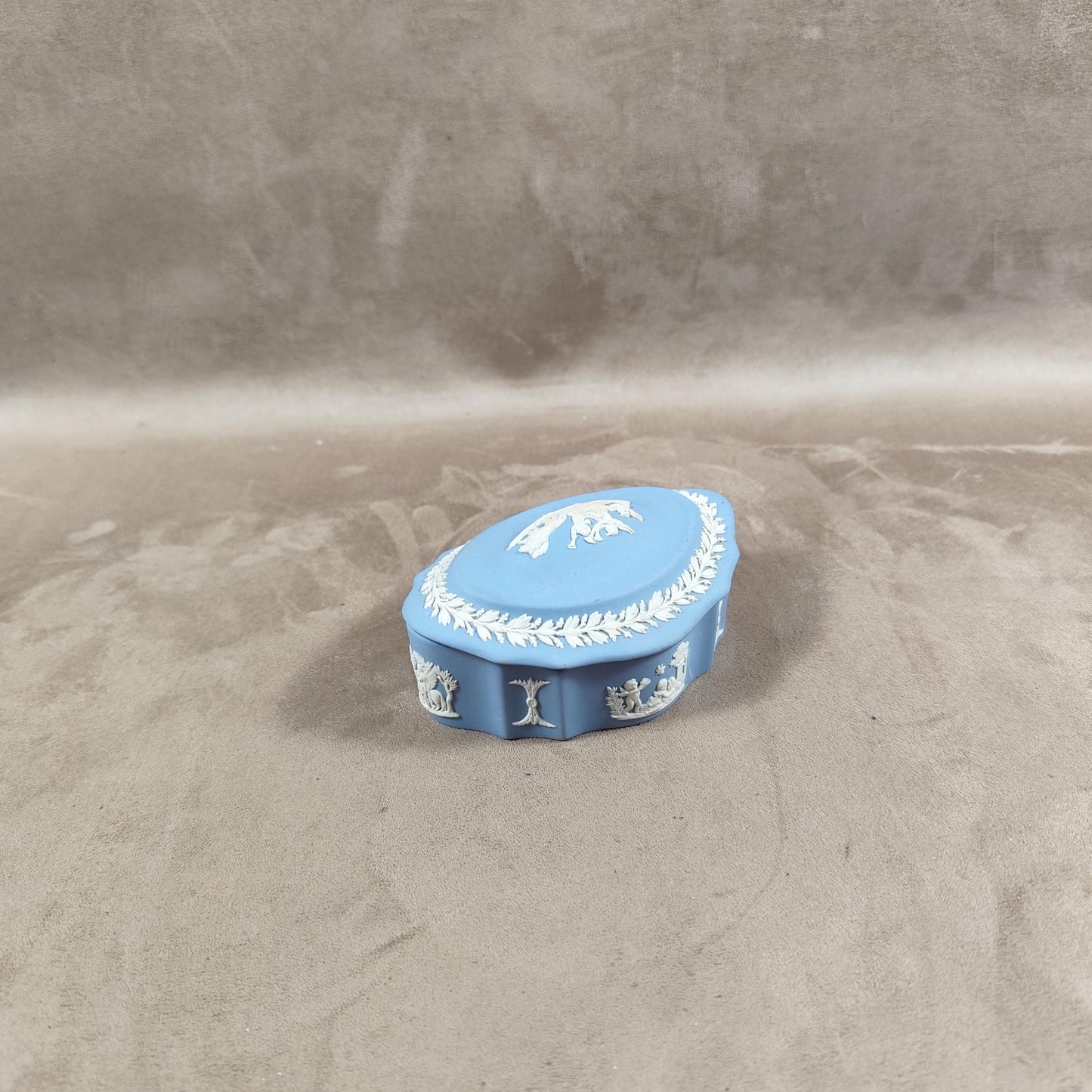 Petite boite à savon Jaspeware en biscuit bleu Wedgwood Made in England Vintage 1970