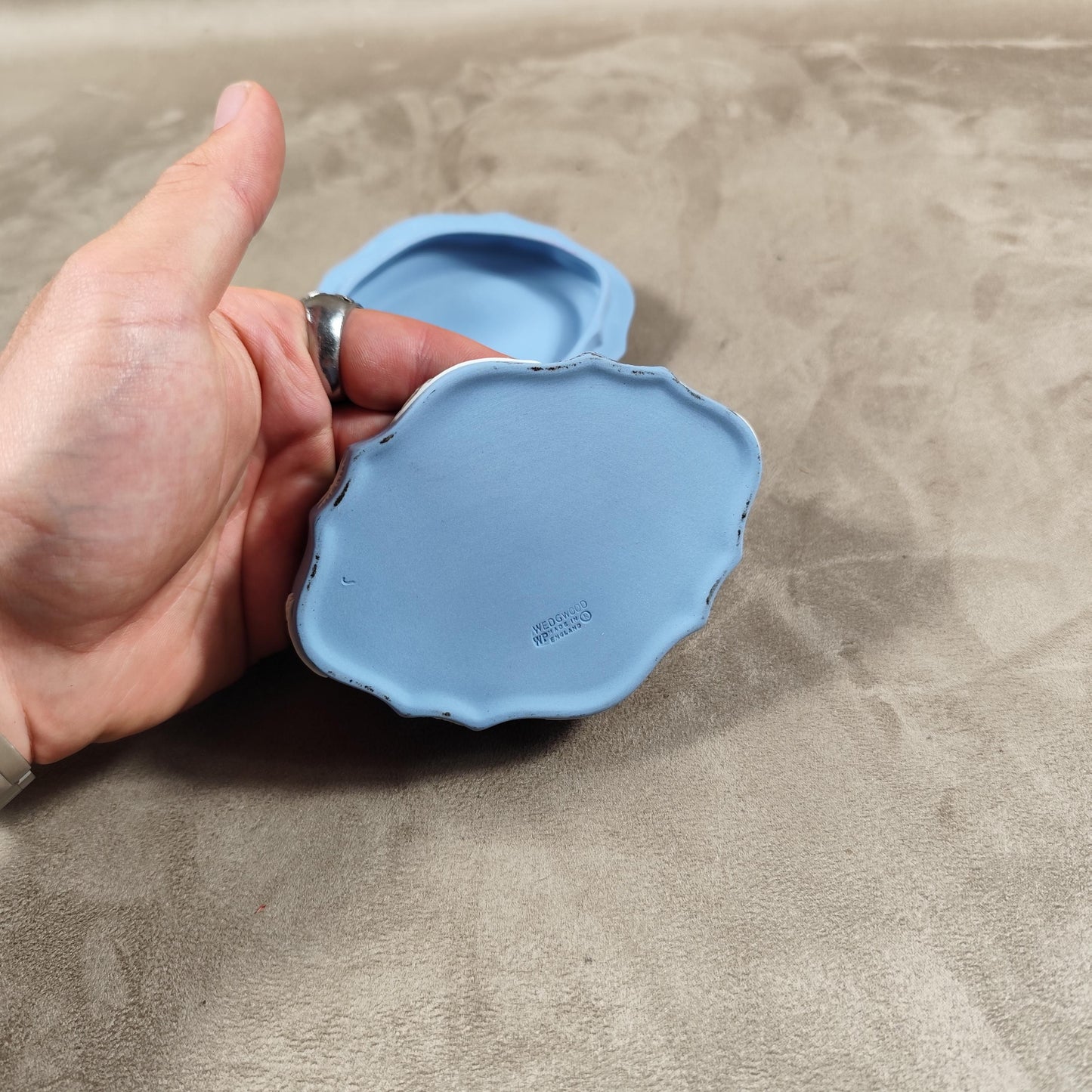 Petite boite à savon Jaspeware en biscuit bleu Wedgwood Made in England Vintage 1970