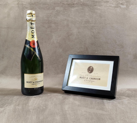 Étiquette de champagne Moet & Chandon 250ème anniversaire, encadrée avec cadre bois Made in France Vintage 1980