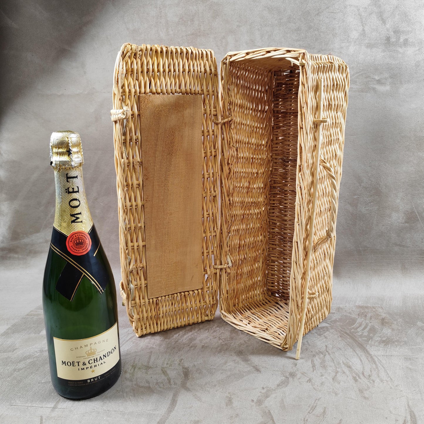 Caisse en osier champagne Moet & Chandon 250ème anniversaire Made in France Vintage 1980