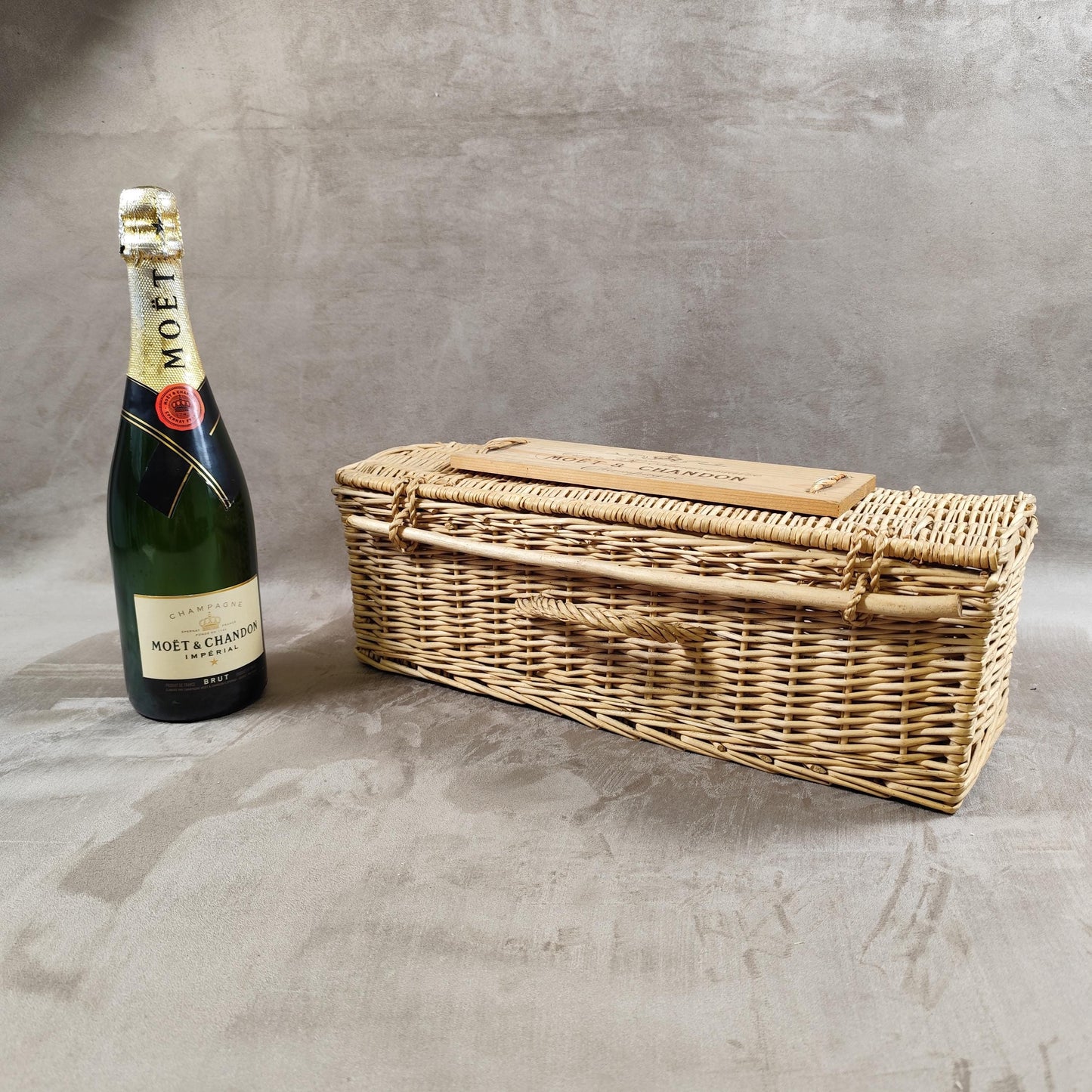 Caisse en osier champagne Moet & Chandon 250ème anniversaire Made in France Vintage 1980