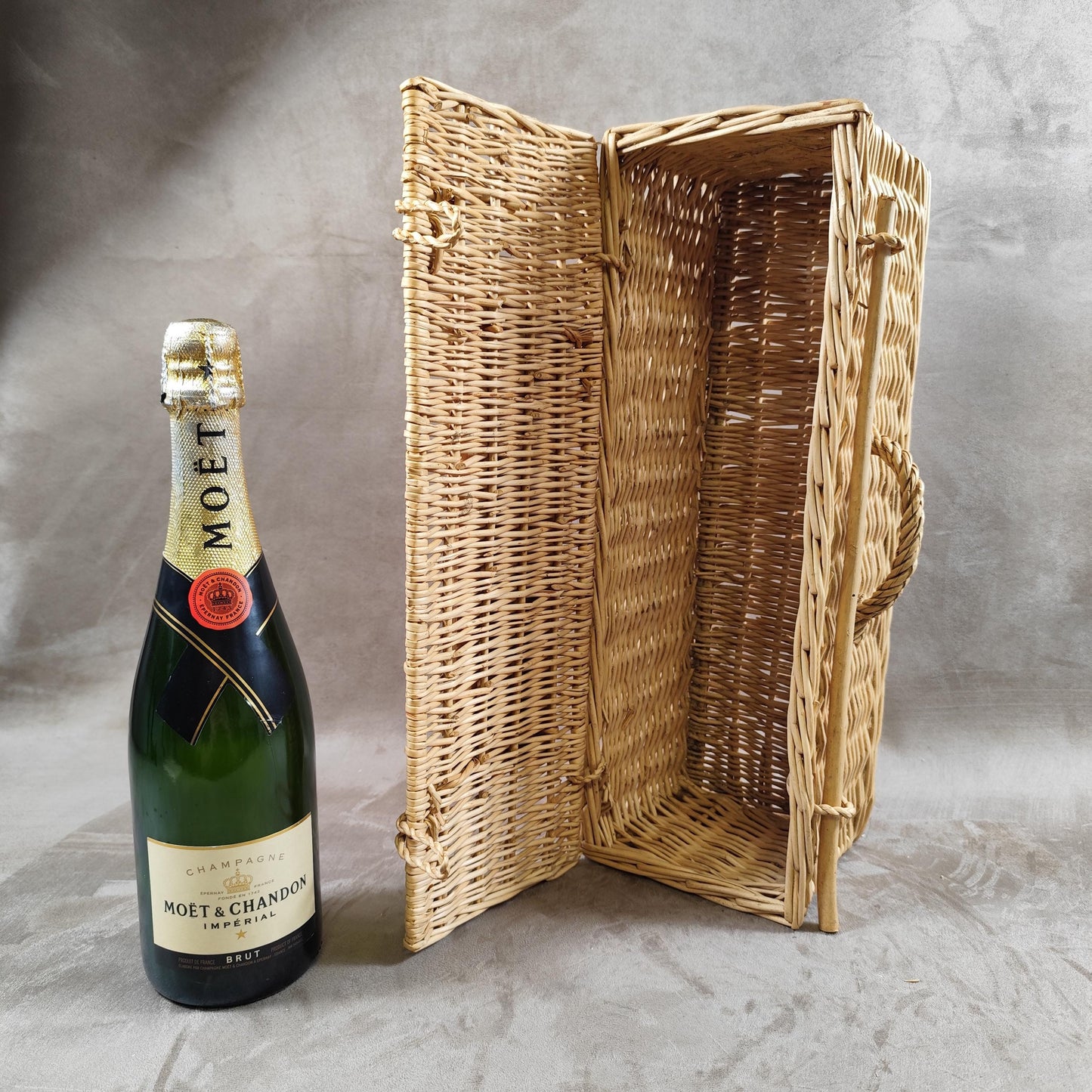 Caisse en osier champagne Moet & Chandon 250ème anniversaire Made in France Vintage 1980