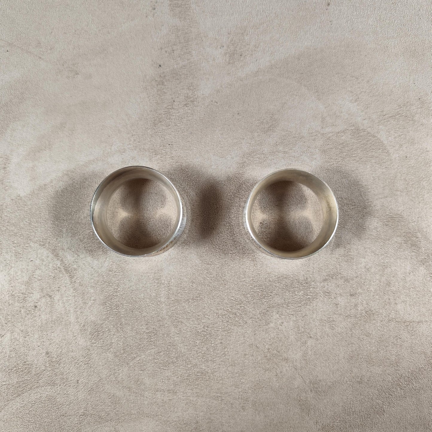 Lot de 2 rond de Serviette en Métal Argenté Christofle gravé André Thérèse Made in France Vintage 1980