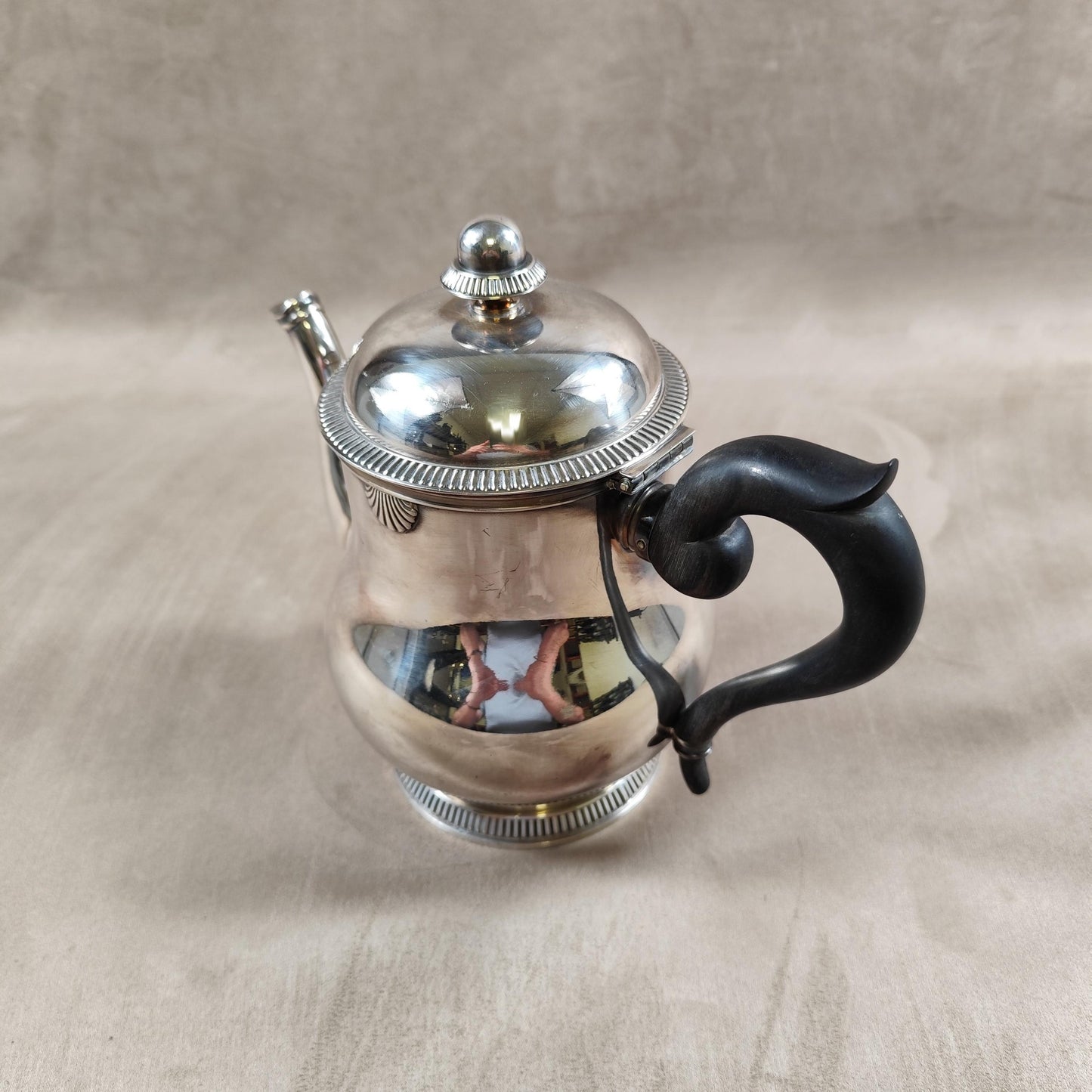 Théière Ercuis en métal argenté et manche en ebene Made in France 1900