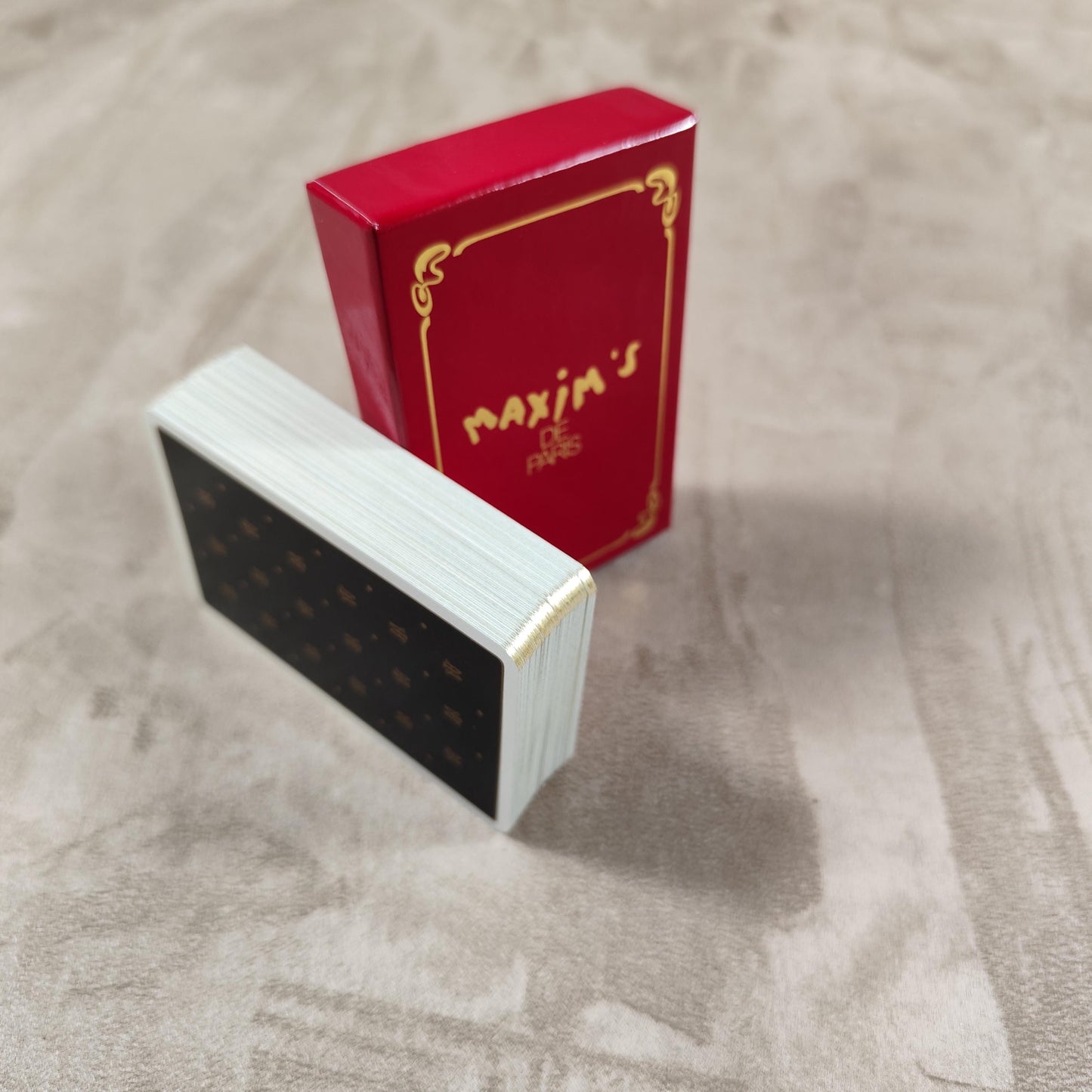 Jeu de 52 cartes complet Maxim's Made in France Vintage 1980