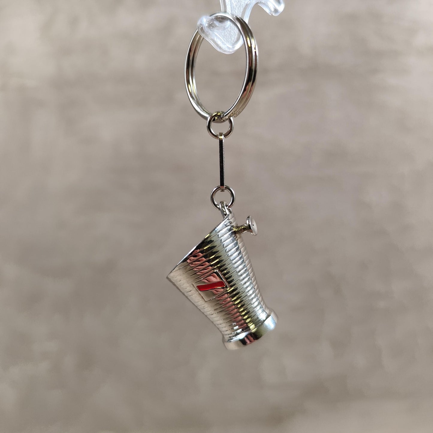 Porte clés champagne Mumm en forme de seau Made in France Vintage 1980