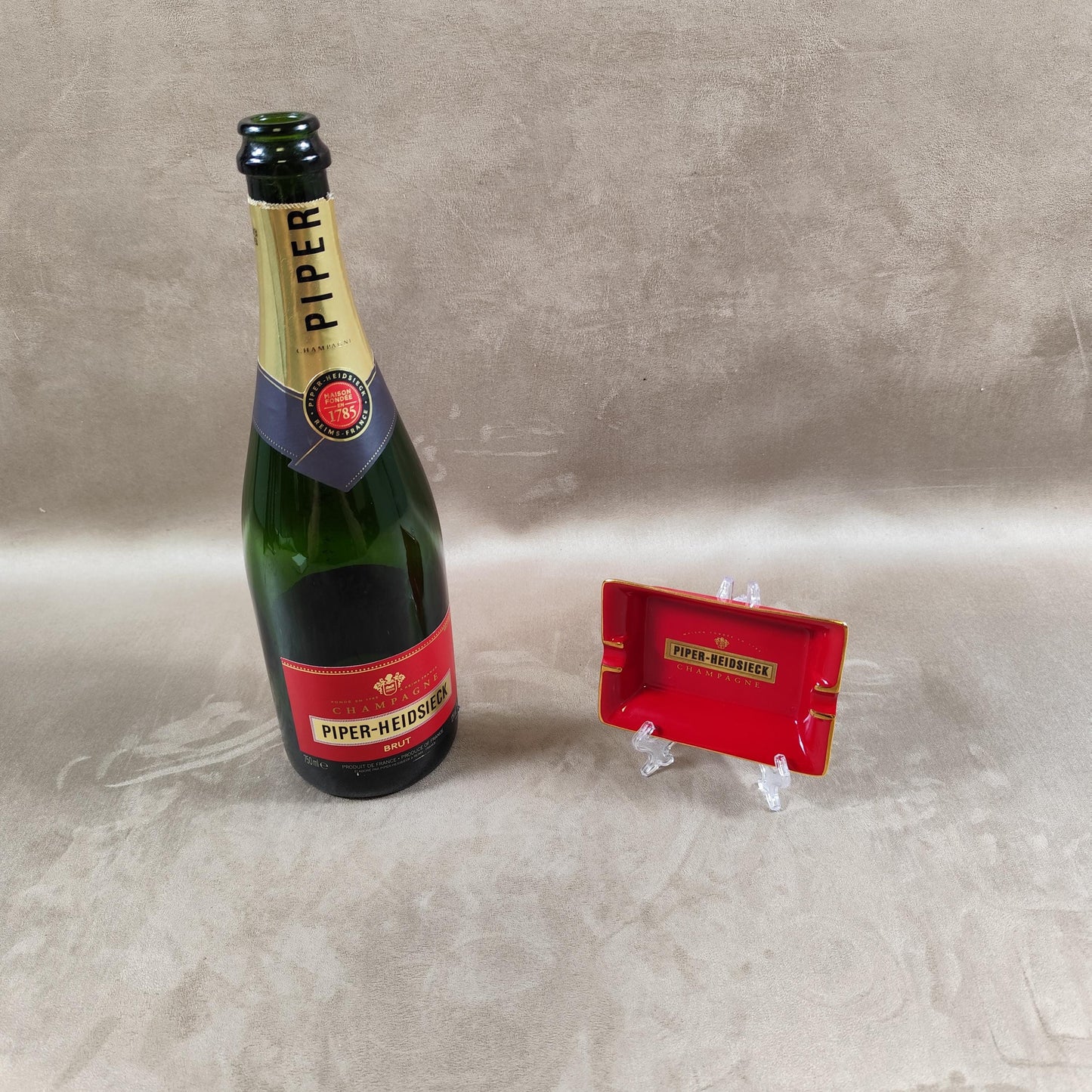Cendrier Champagne Piper-Heidsieck en porcelaine rouge Made In France Vintage 1970