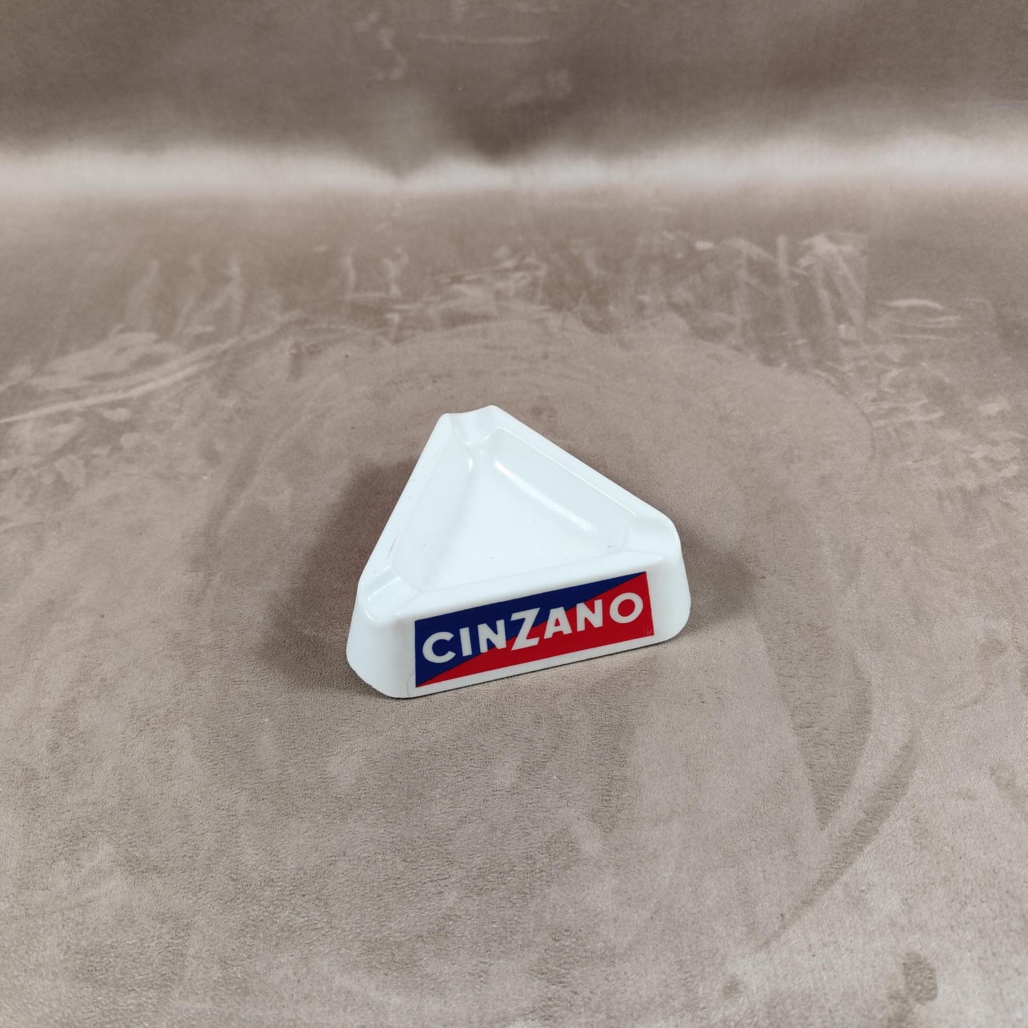 Cendrier publicitaire Cinzano en plastique blanc Made in France Vintage 1960