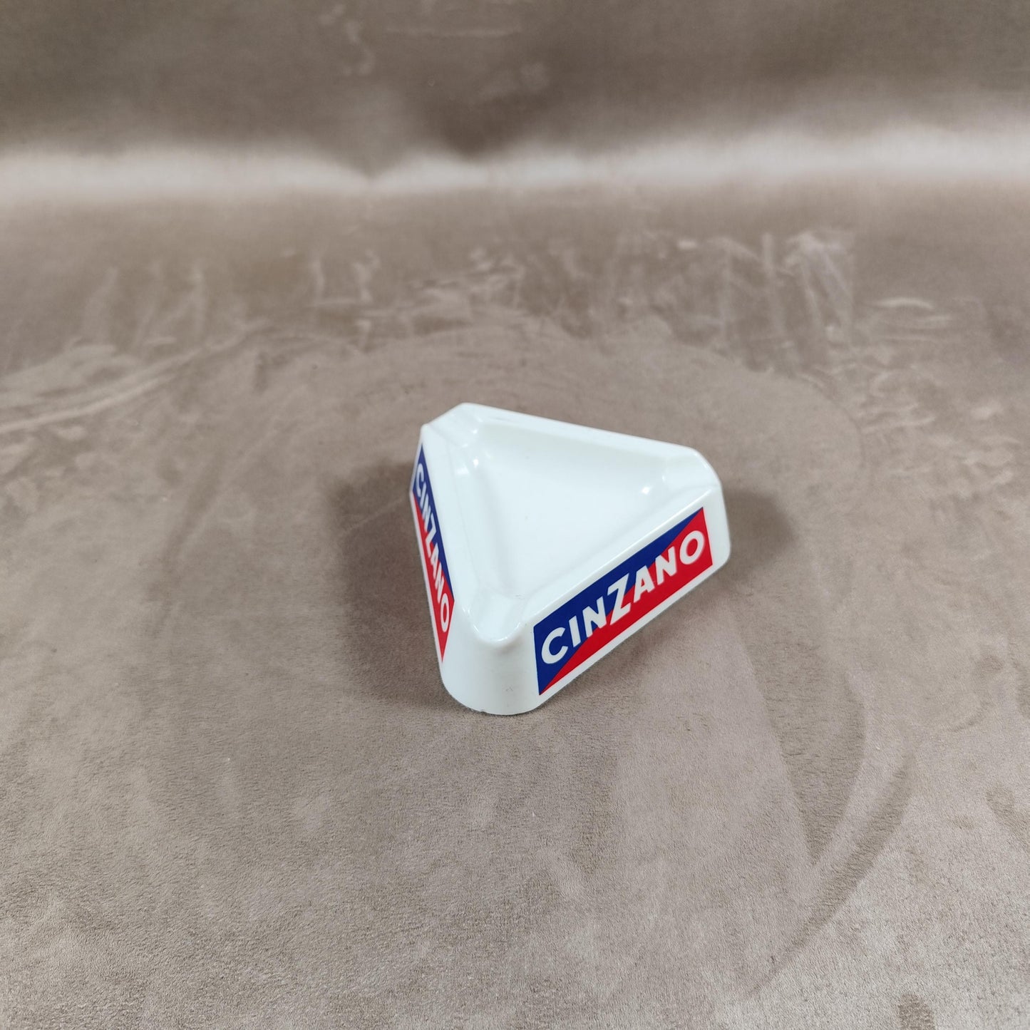 Cendrier publicitaire Cinzano en plastique blanc Made in France Vintage 1960