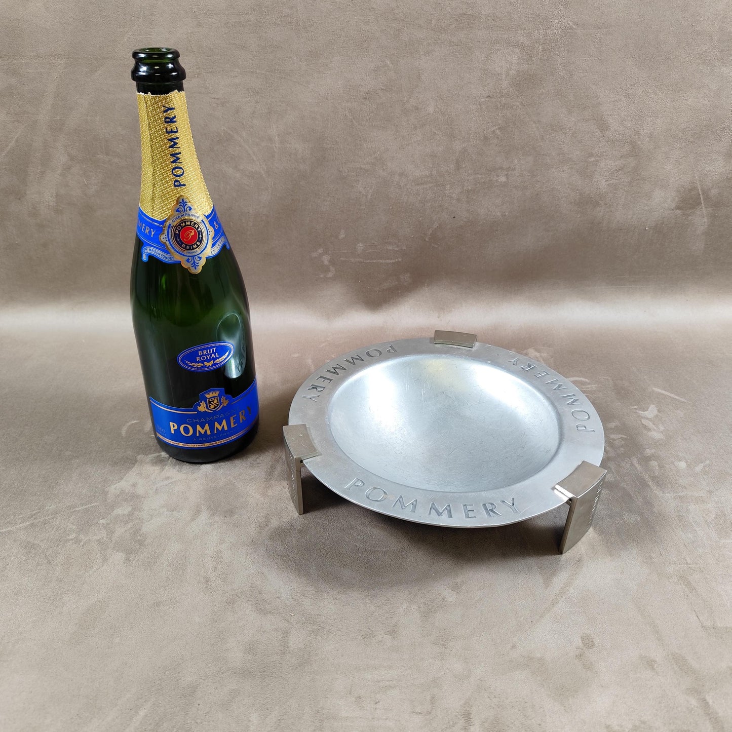 Cendrier XXL publicitaire Champagne Pommery en métal Made in France Vintage 1970
