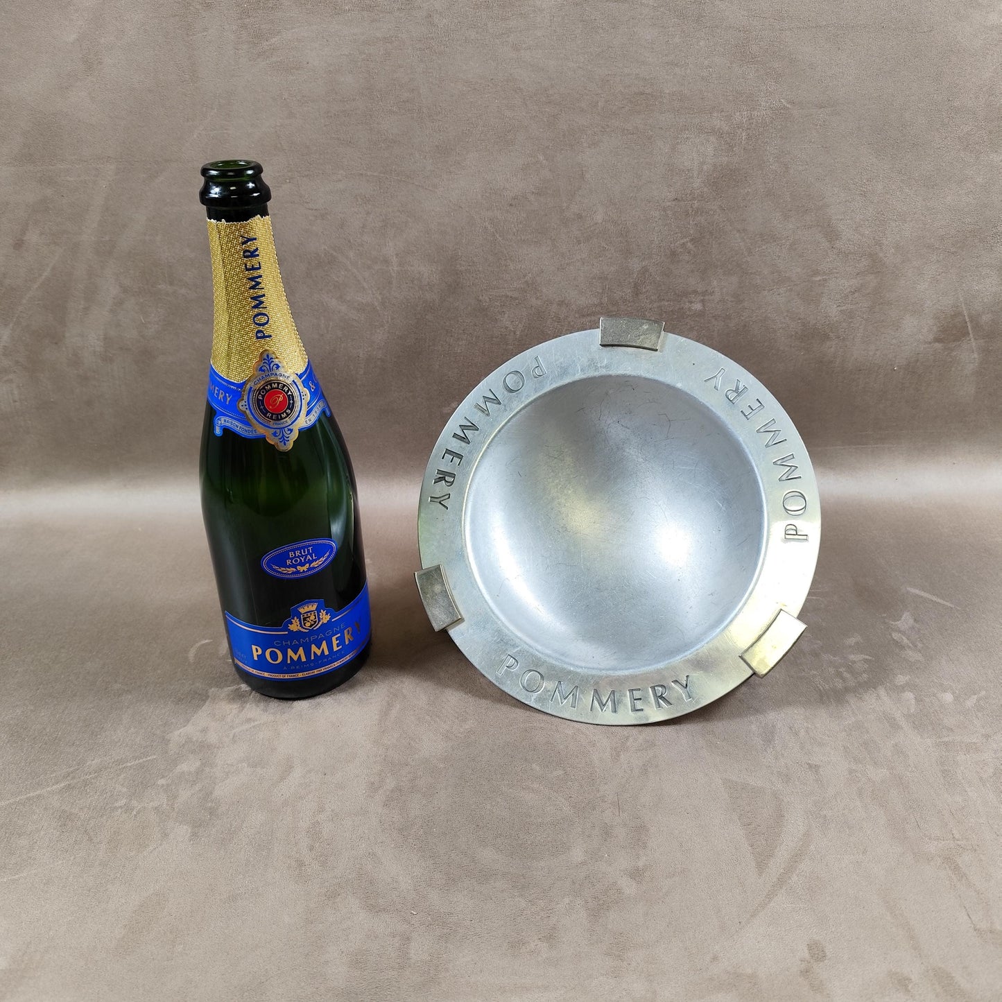 Cendrier XXL publicitaire Champagne Pommery en métal Made in France Vintage 1970