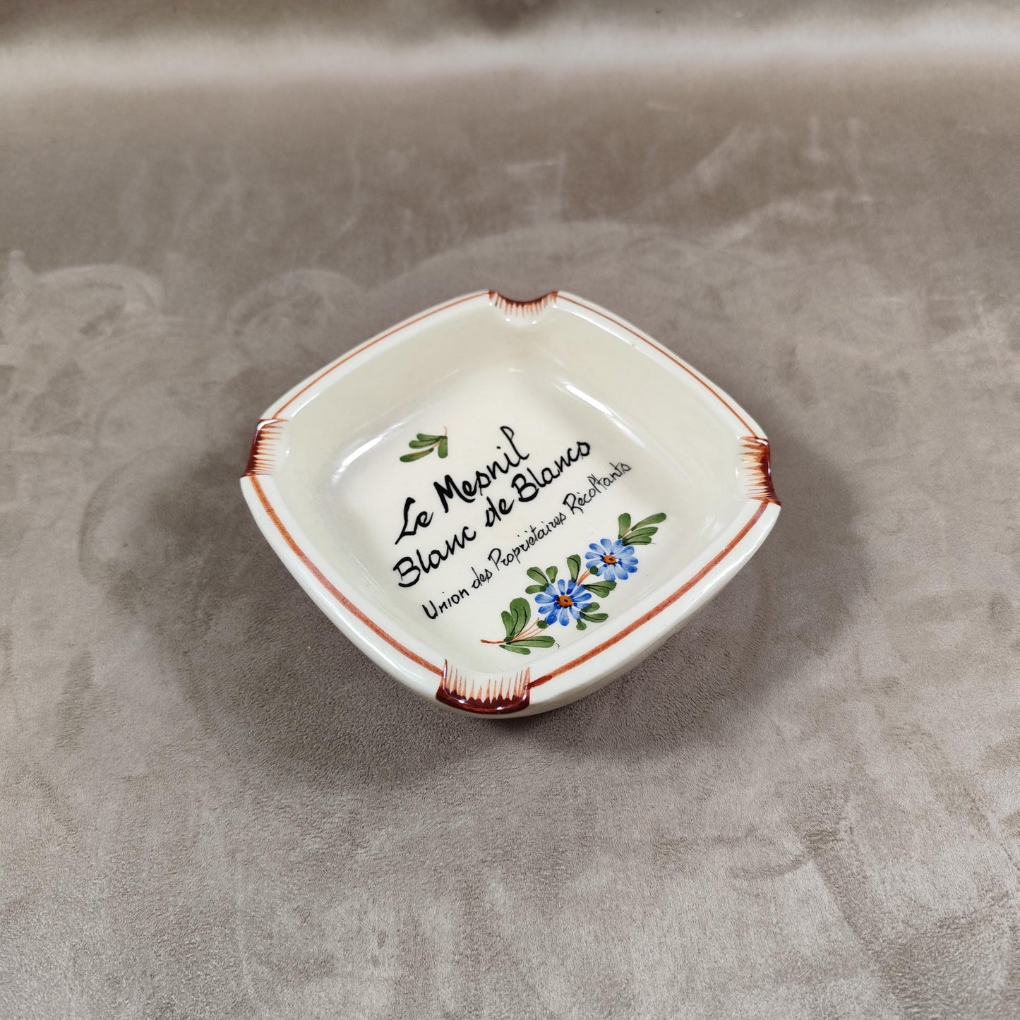 Cendrier Publicitaire Union des Propriétaires Récoltants Le Mesnil en faience Made in France 1970