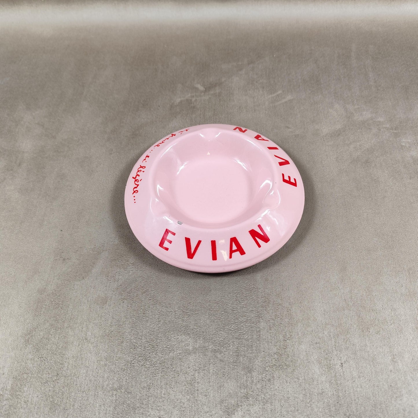 Cendrier Evian en faience rose Made in France Vintage 1960