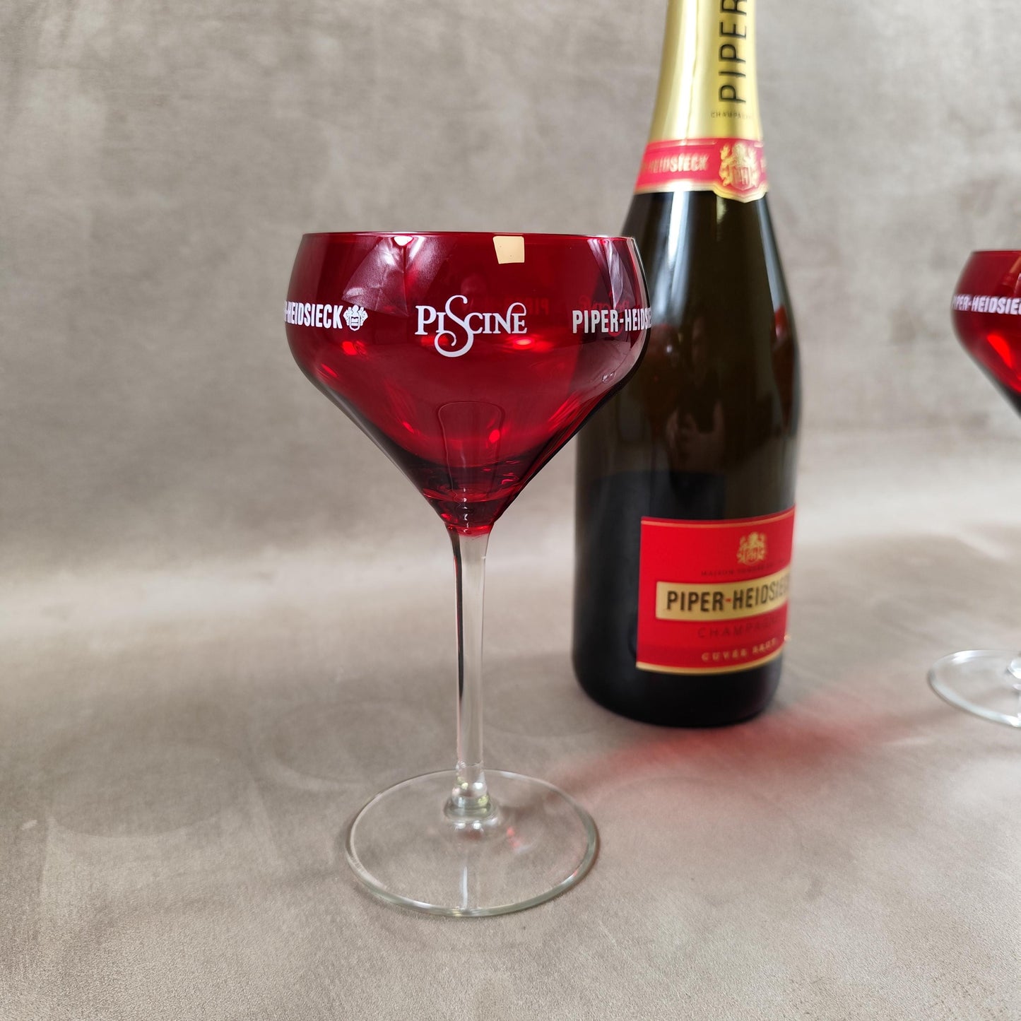 Lot de 2 flûtes piscine en verre rouge Champagne Piper-Heidsieck Made in France Vintage 2000