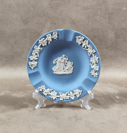 Cendrier Wedgwood Jaspeware en biscuit bleu et blanc Made in England Vintage 1970
