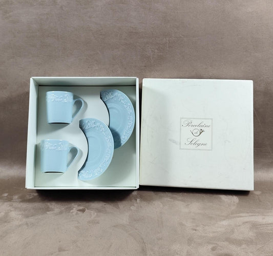 Coffret de 2 Tasses et soucoupes à décor en relief en Porcelaine de Sologne Made in France Vintage 1970