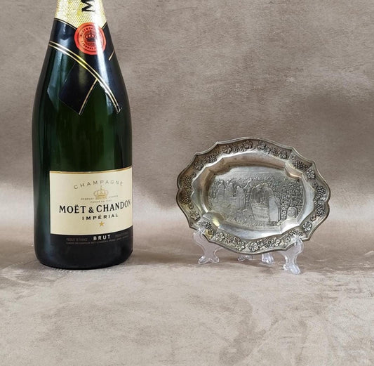 Cendrier Publicitaire Champagne Moet & Chandon a décor de vendange  en métal Made in France Vintage 1950