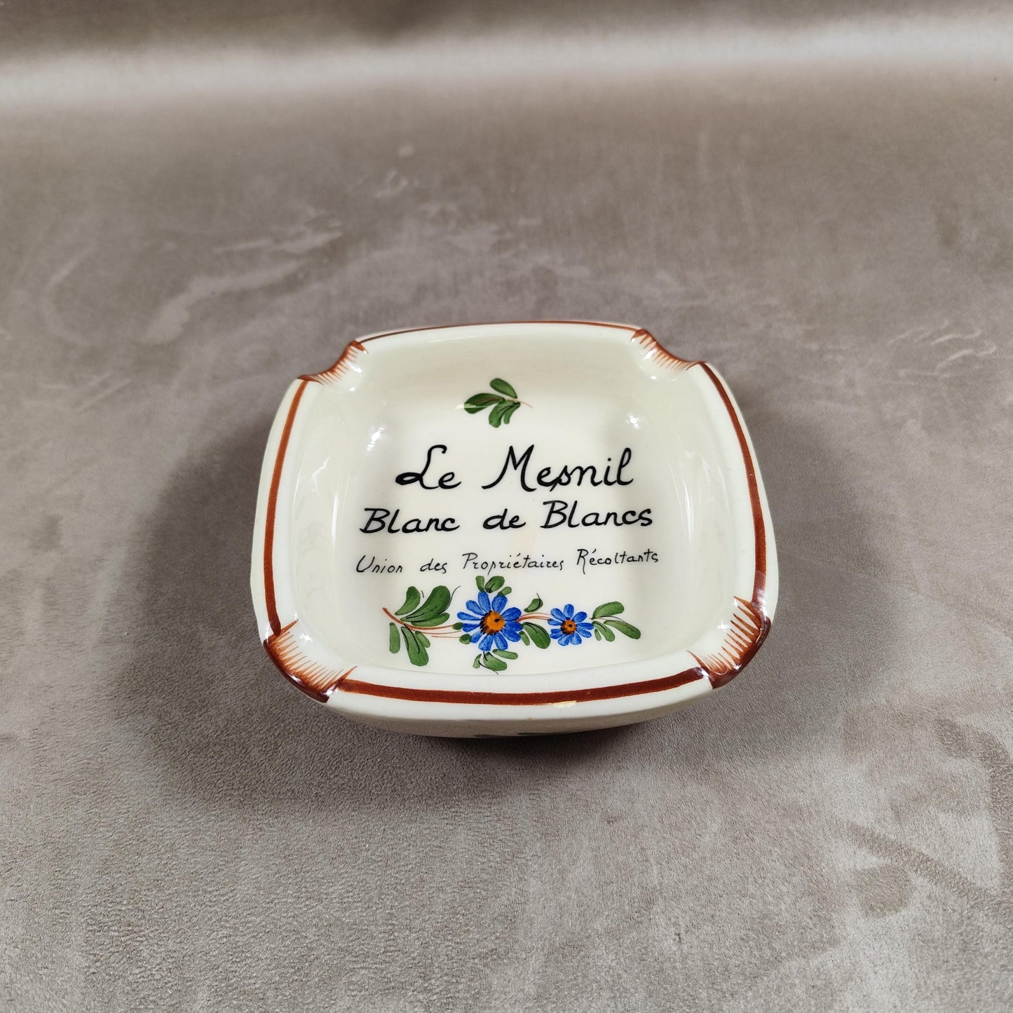 Cendrier Publicitaire Union des Propriétaires Récoltants Le Mesnil en faience Made in France 1970