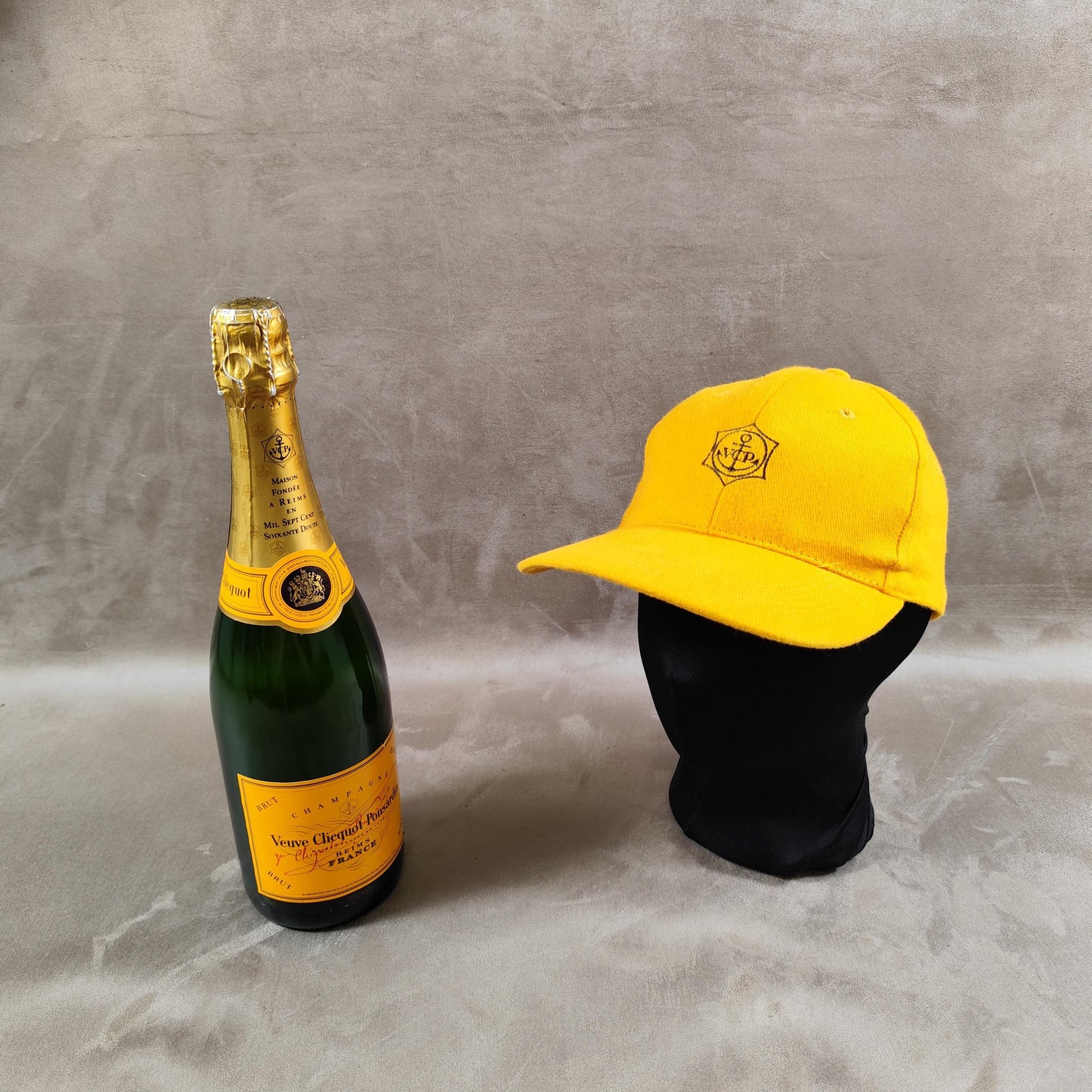 RARE Casquette collector vintage en coton orange Champagne Veuve Clicquot