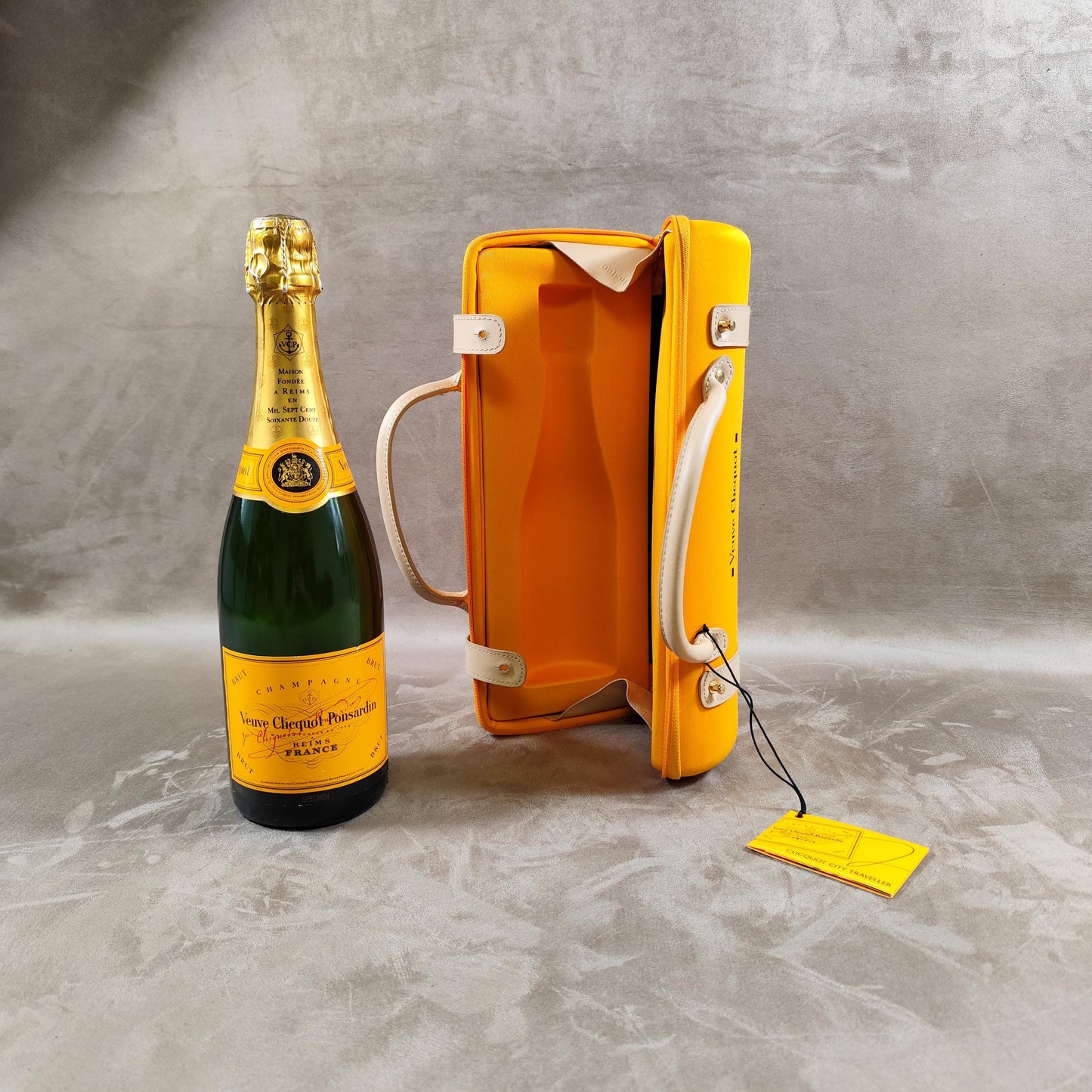 Sac Veuve Clicquot pour demi bouteille de champagne Made in France Vintage 1990