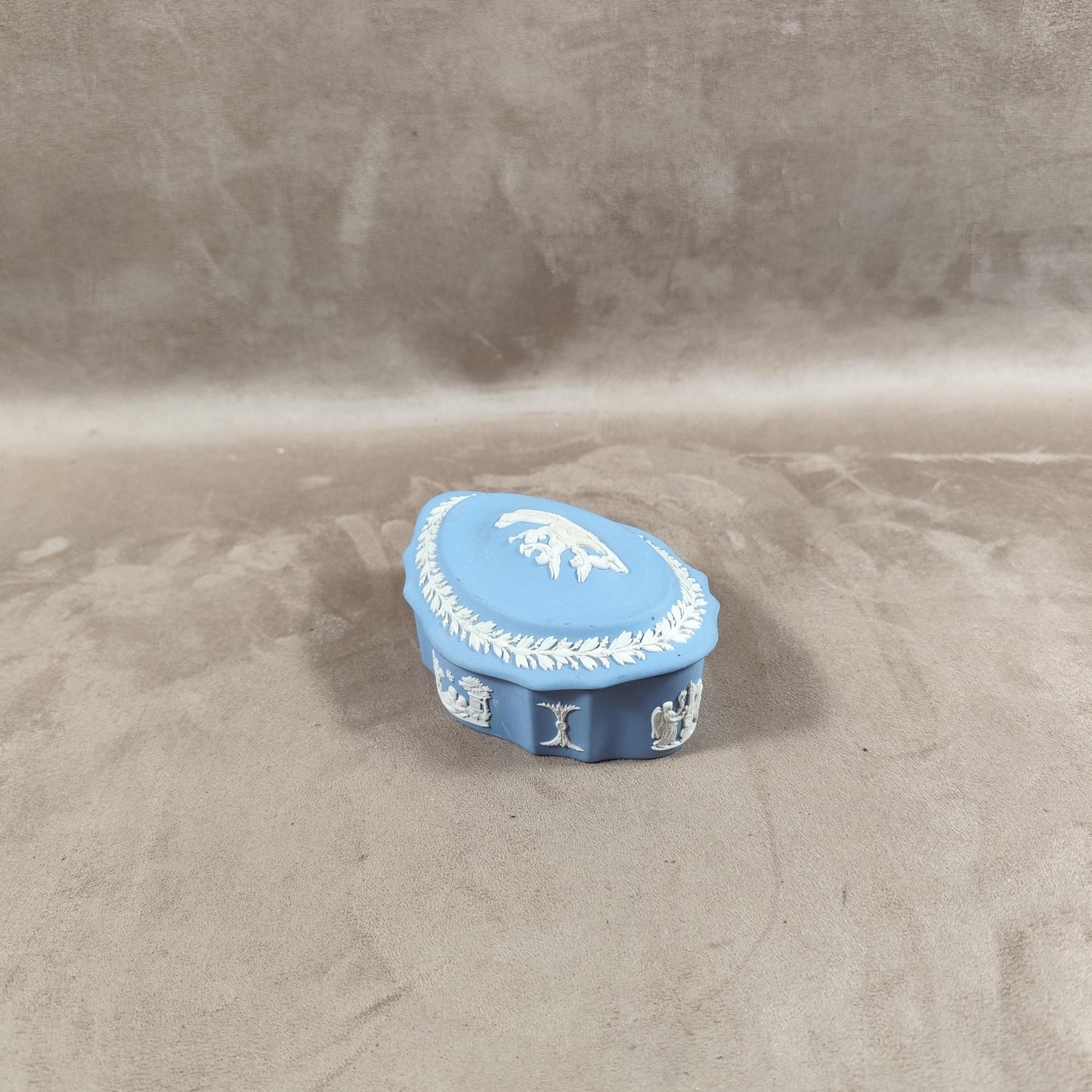 Petite boite à savon Jaspeware en biscuit bleu Wedgwood Made in England Vintage 1970