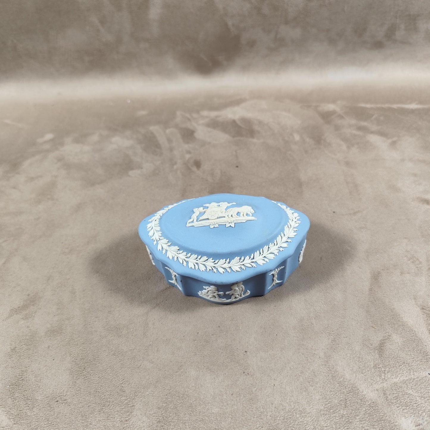 Petite boite à savon Jaspeware en biscuit bleu Wedgwood Made in England Vintage 1970