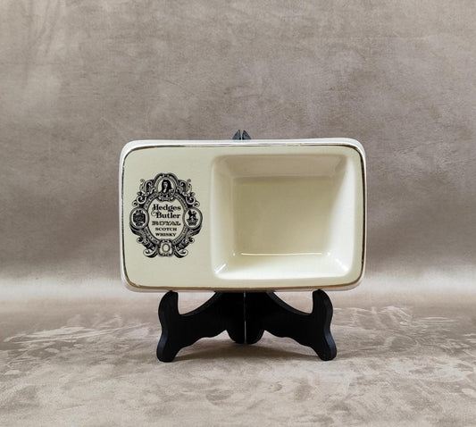 Cendrier Publicitaire Hedges Butler Royal Scotch Whisky en faience par Regicor Made in England Vintage 1970