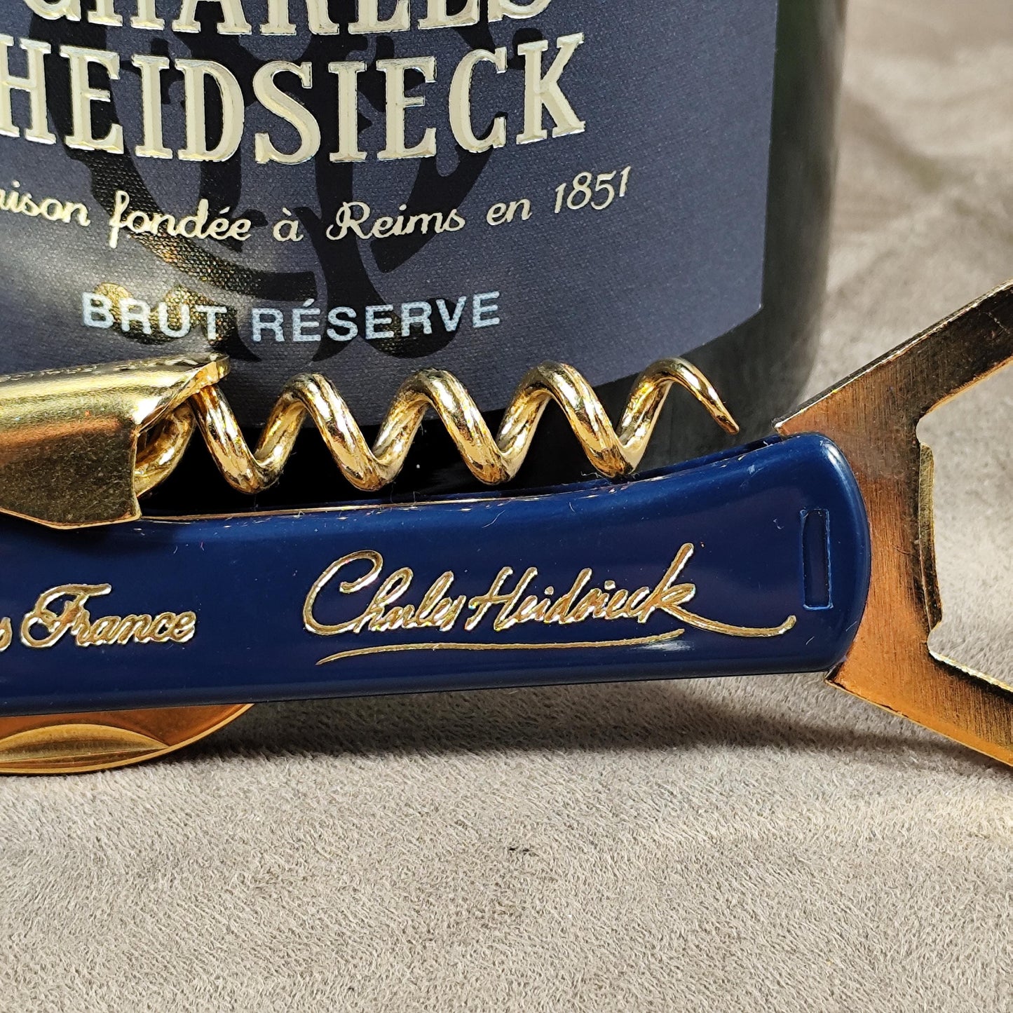 Décapsuleur, Tire-bouchon Champagne Charles Heidsieck en plastique bleu Made in France Vintage 1980
