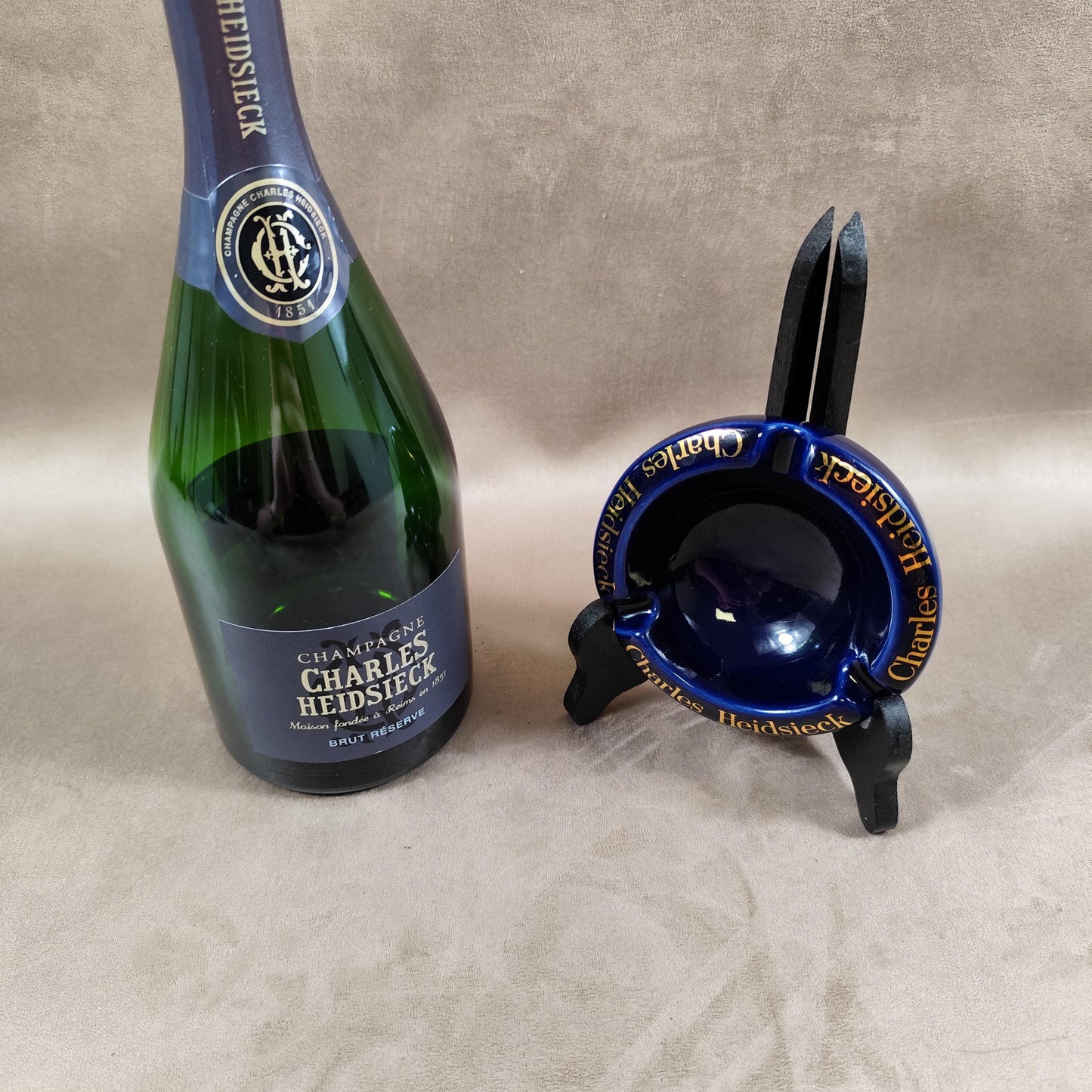 Cendrier Champagne Charles Heidsieck en céramique bleue Made in France Vintage 1980