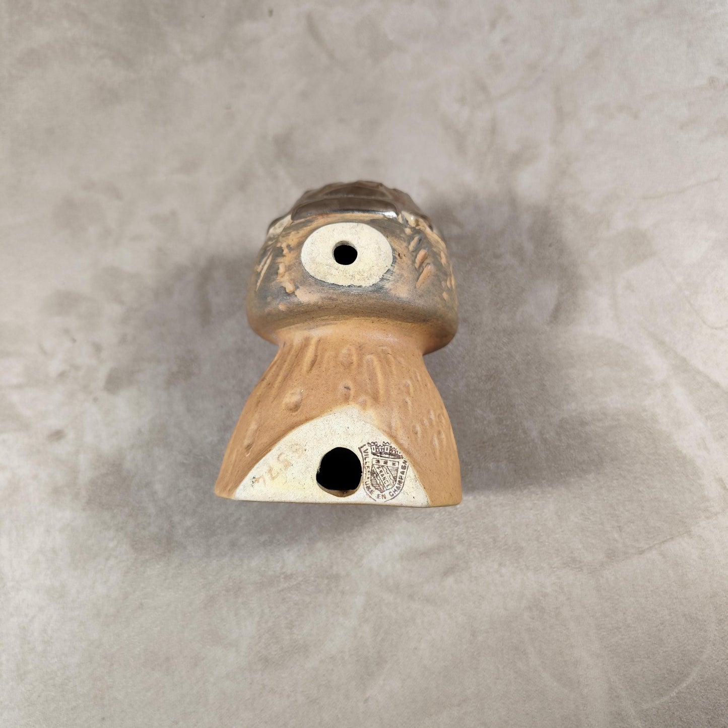 Cendrier en forme de bouchon de Champagne Lucien Baumet en faience de Villenauxe Made in France Vintage 1980
