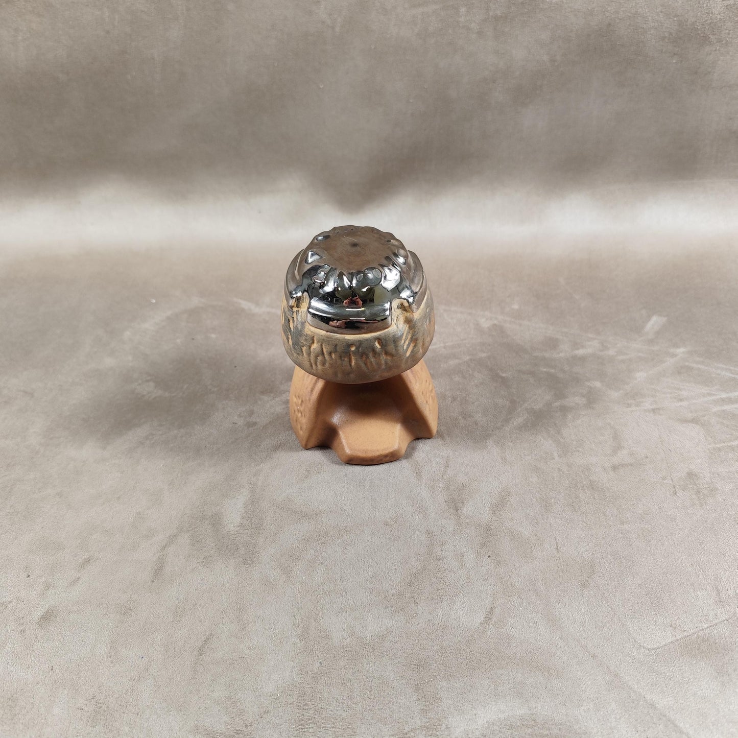 Cendrier en forme de bouchon de Champagne Lucien Baumet en faience de Villenauxe Made in France Vintage 1980