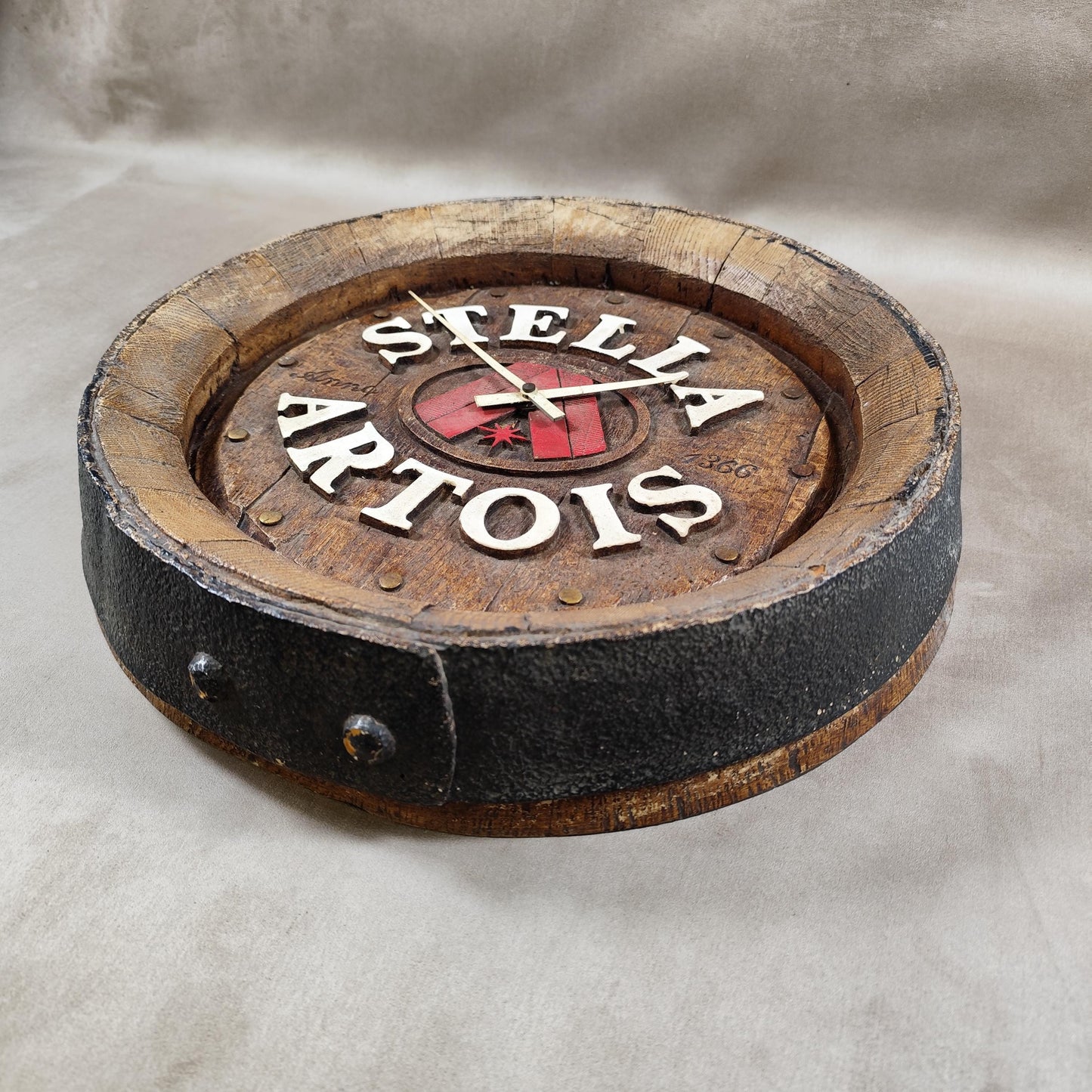 Horloge Bière Stella Artois en forme de tonneau Made in France Vintage 1980