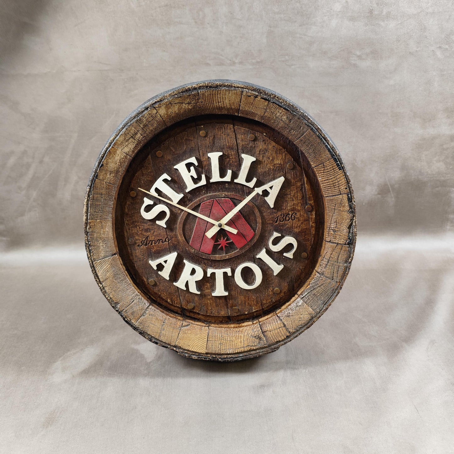 Horloge Bière Stella Artois en forme de tonneau Made in France Vintage 1980