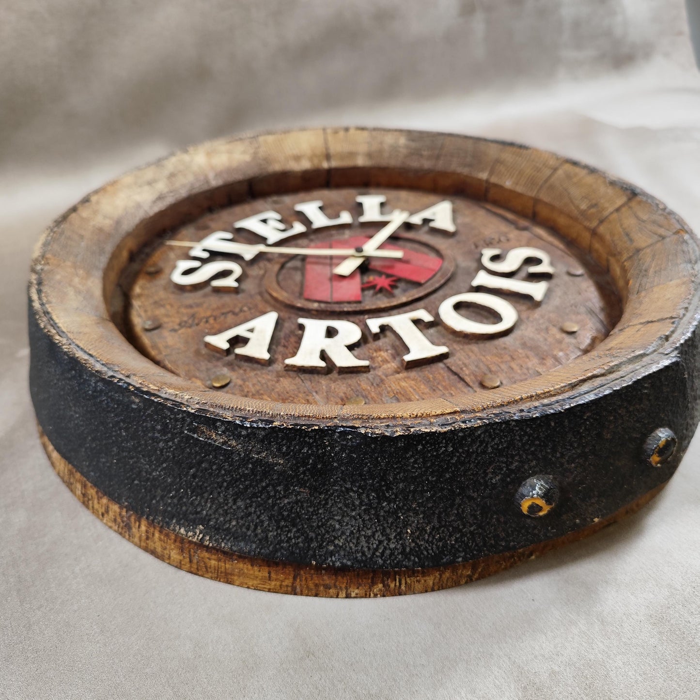 Horloge Bière Stella Artois en forme de tonneau Made in France Vintage 1980