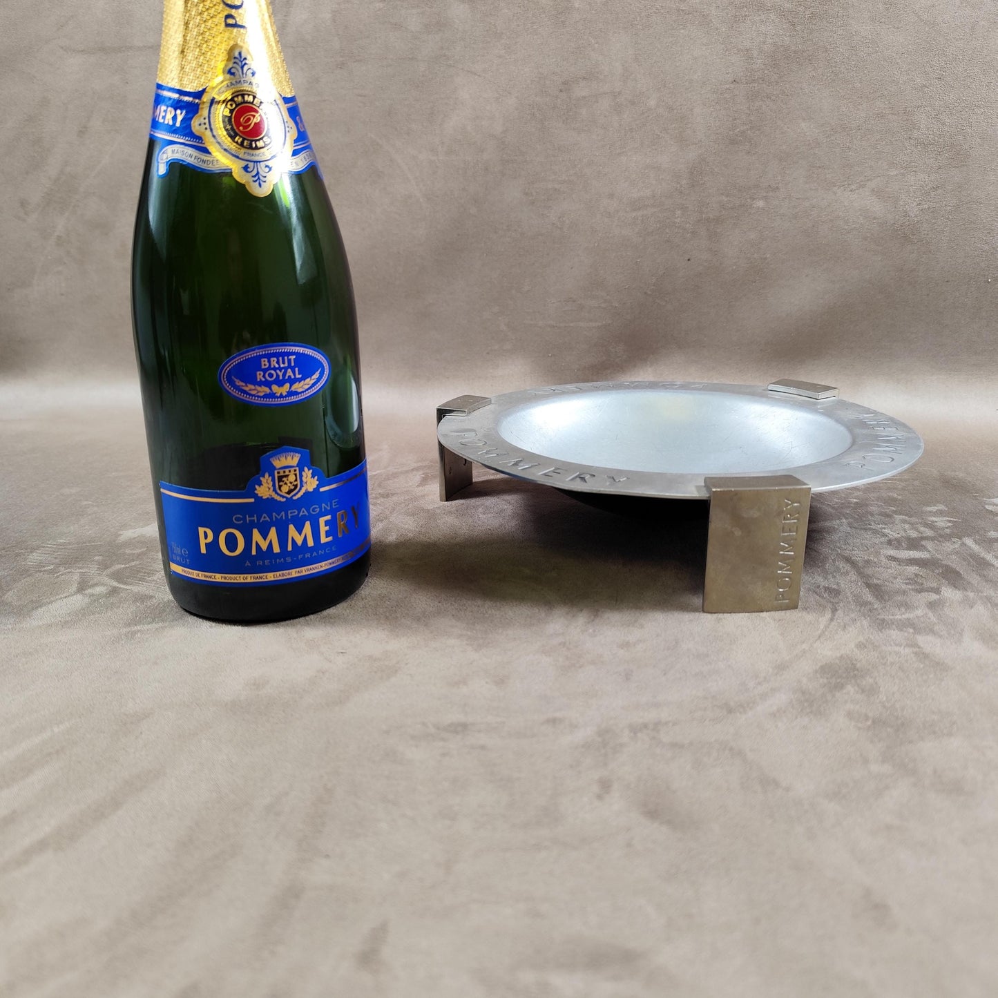 Cendrier XXL publicitaire Champagne Pommery en métal Made in France Vintage 1970