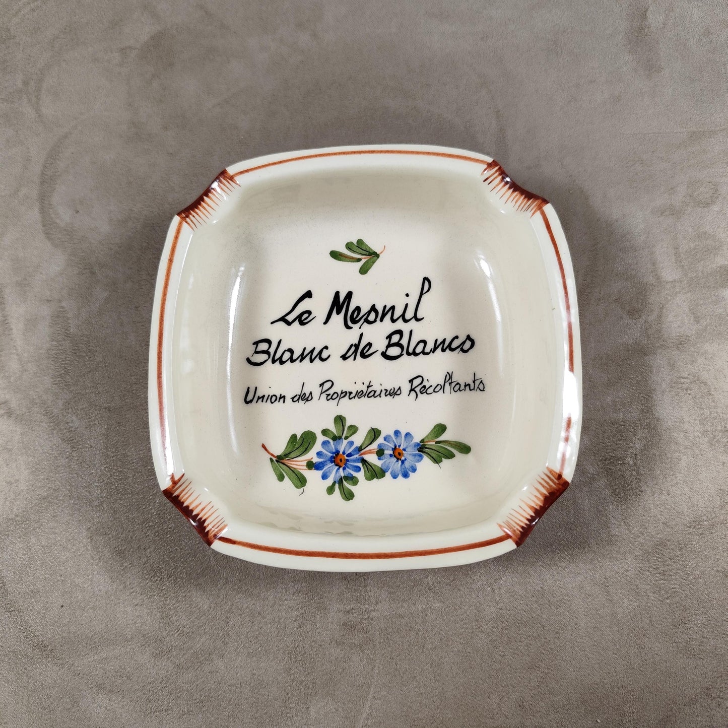 Cendrier Publicitaire Union des Propriétaires Récoltants Le Mesnil en faience Made in France 1970