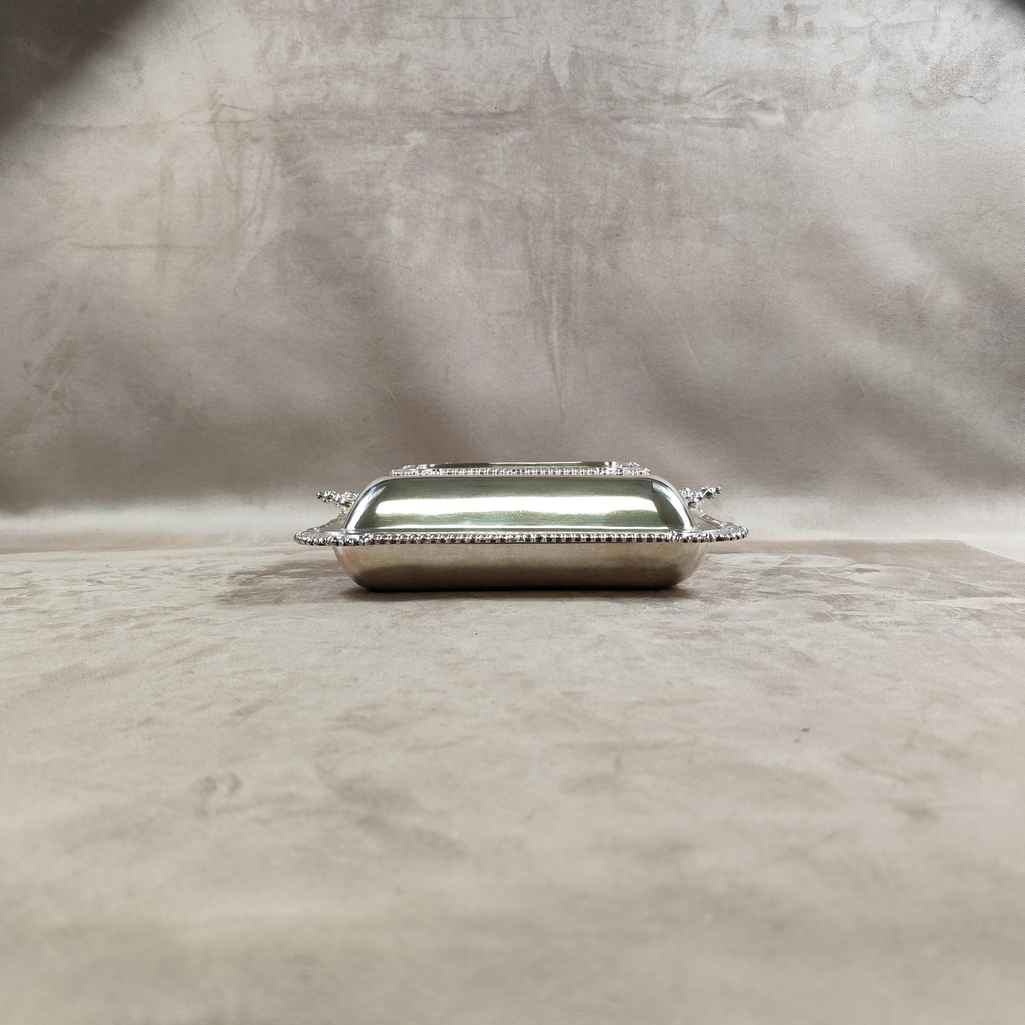 VERY RARE Magnifique Plat de service en Métal Argenté avec Poinçon d'Orfèvre Walker & Hall Sheffield Made in England Vintage 1900
