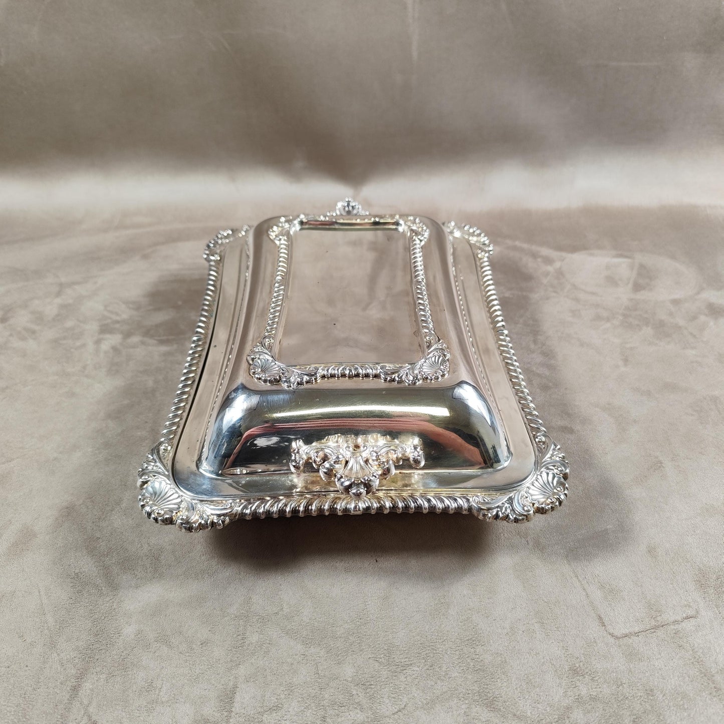 VERY RARE Magnifique Plat de service en Métal Argenté avec Poinçon d'Orfèvre Walker & Hall Sheffield Made in England Vintage 1900