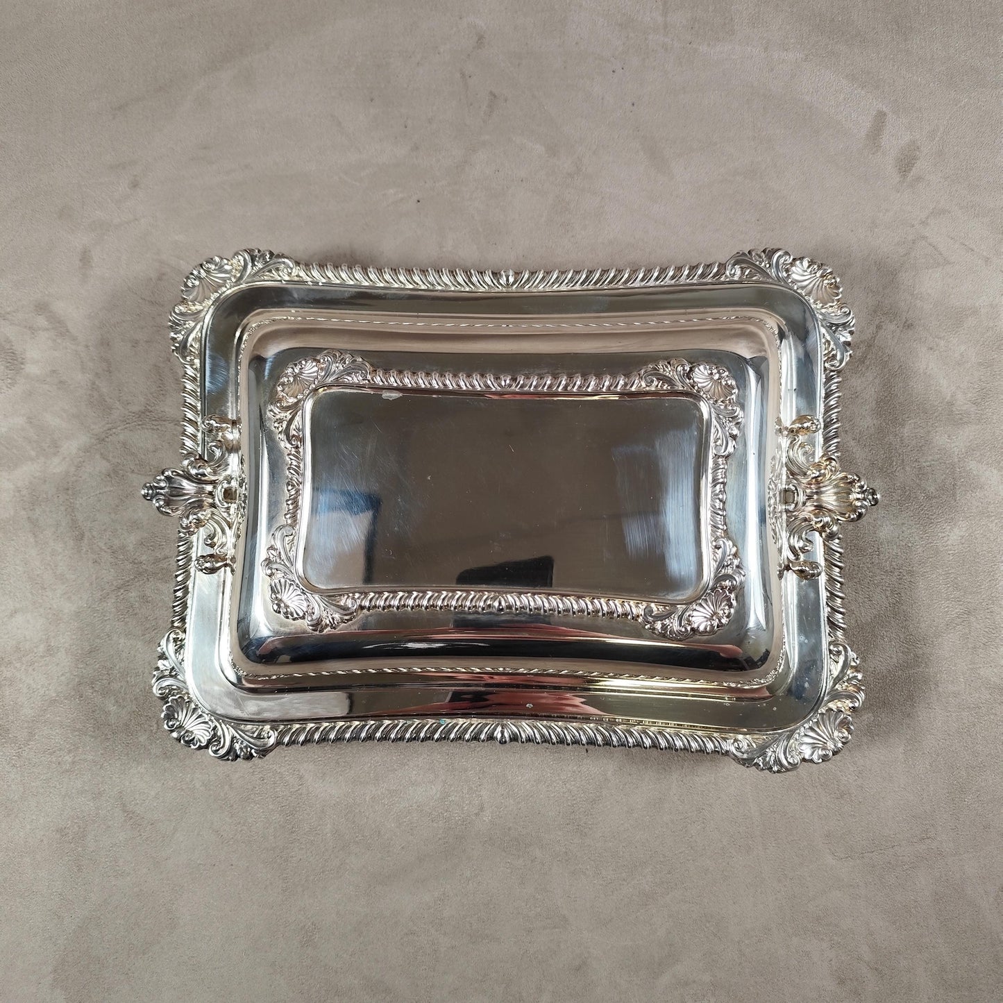 VERY RARE Magnifique Plat de service en Métal Argenté avec Poinçon d'Orfèvre Walker & Hall Sheffield Made in England Vintage 1900