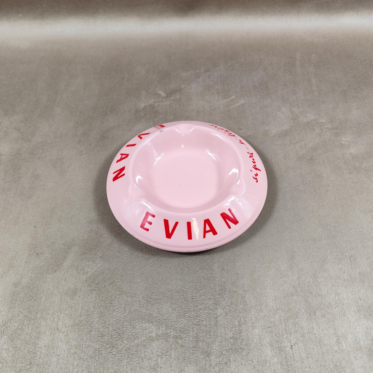 Cendrier Evian en faience rose Made in France Vintage 1960