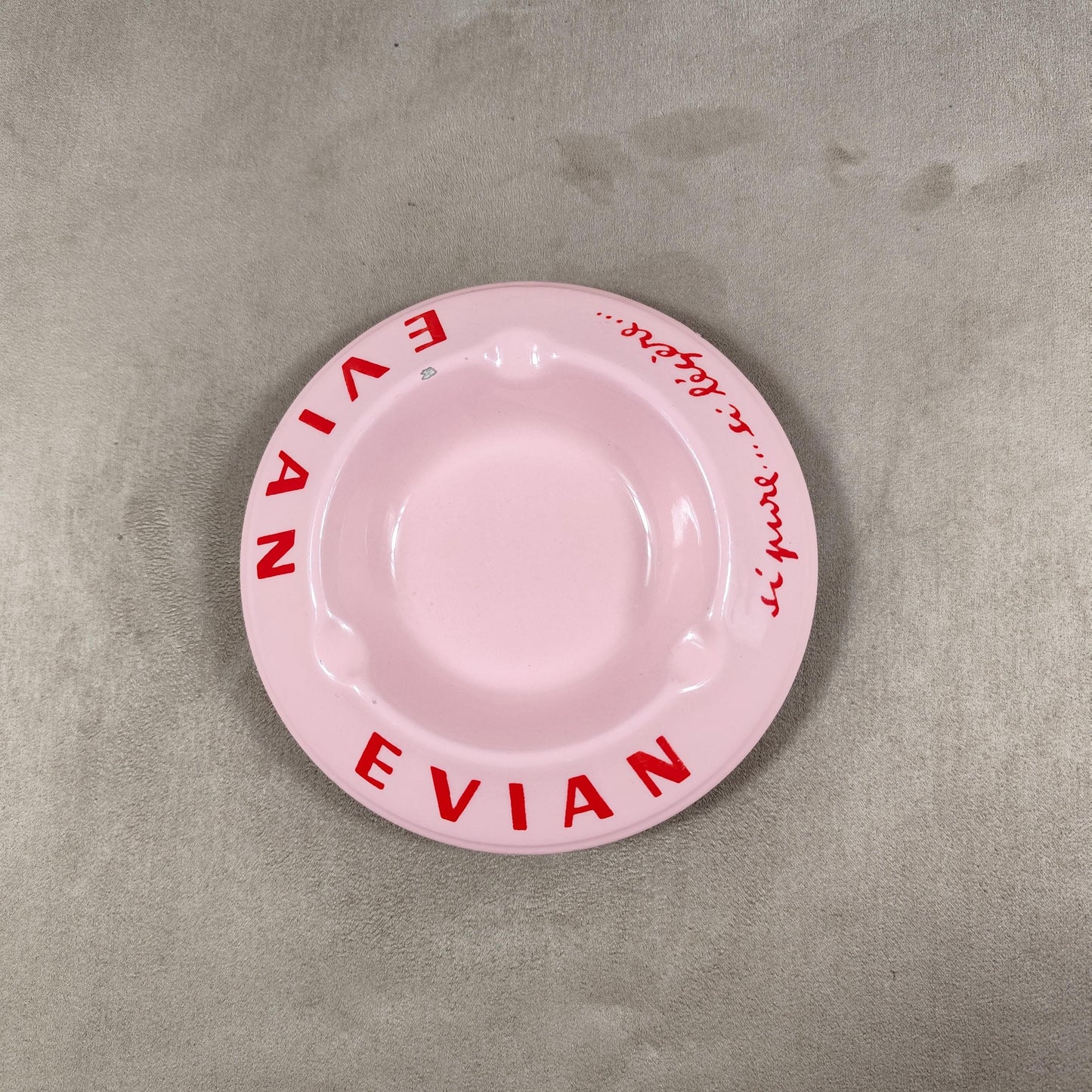 Cendrier Evian en faience rose Made in France Vintage 1960